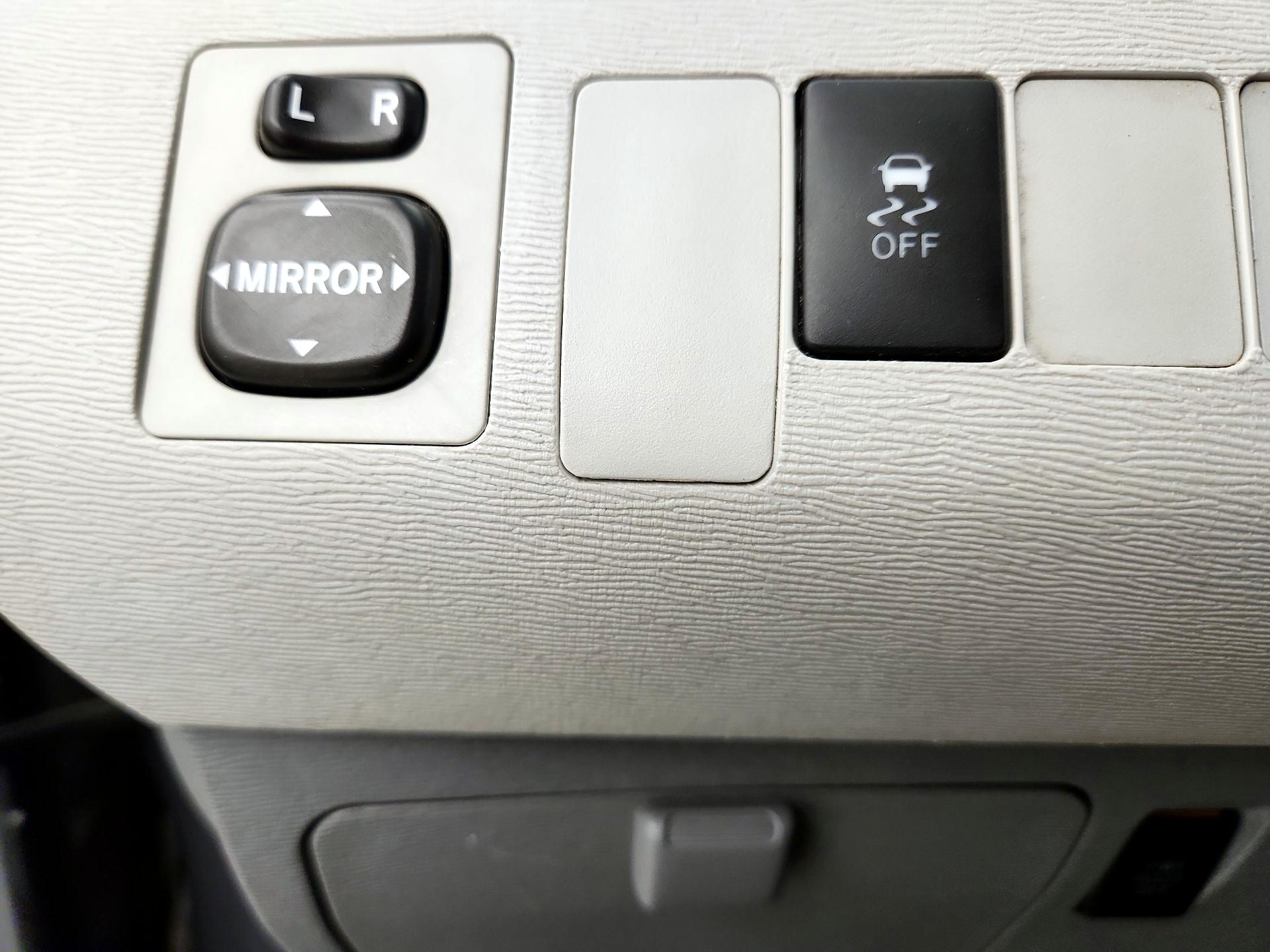 Thumbnail: 2014 Toyota Sienna - 13