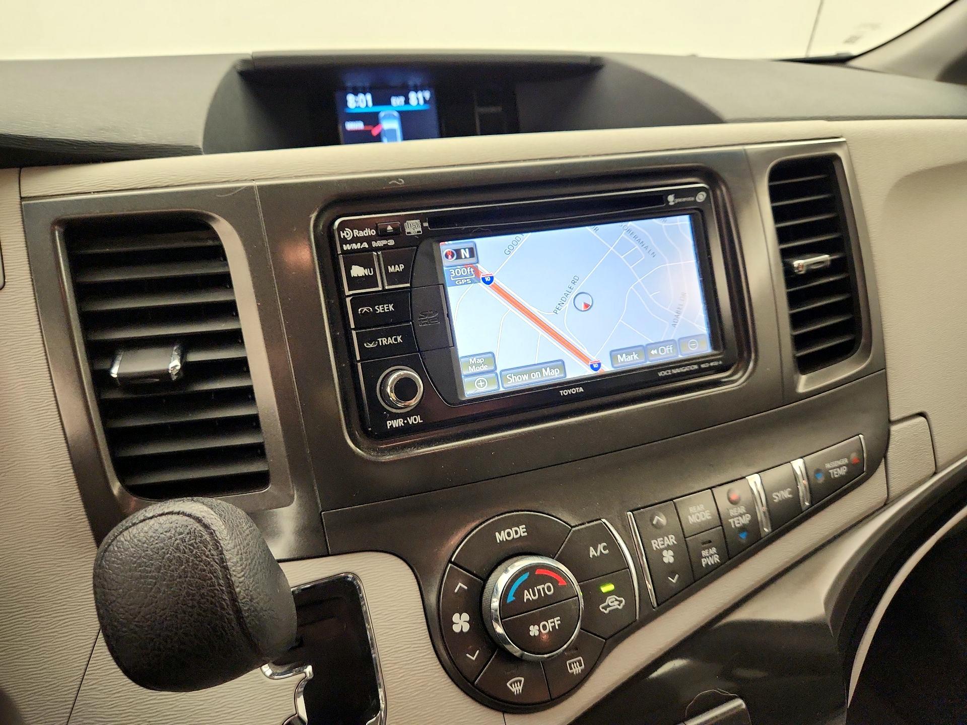 Thumbnail: 2014 Toyota Sienna - 14