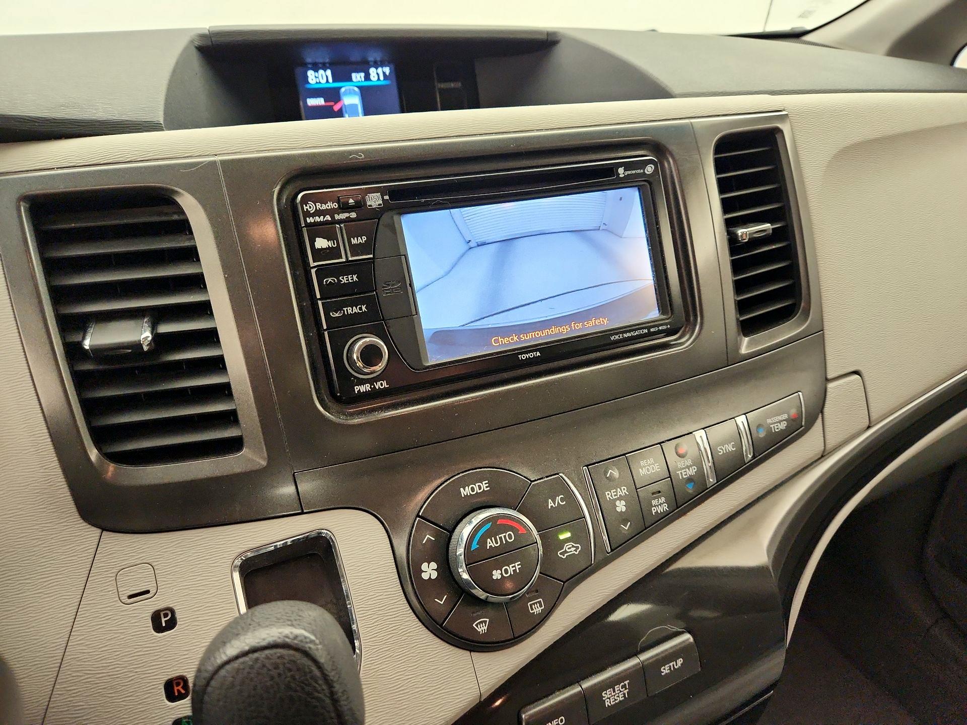 Thumbnail: 2014 Toyota Sienna - 15