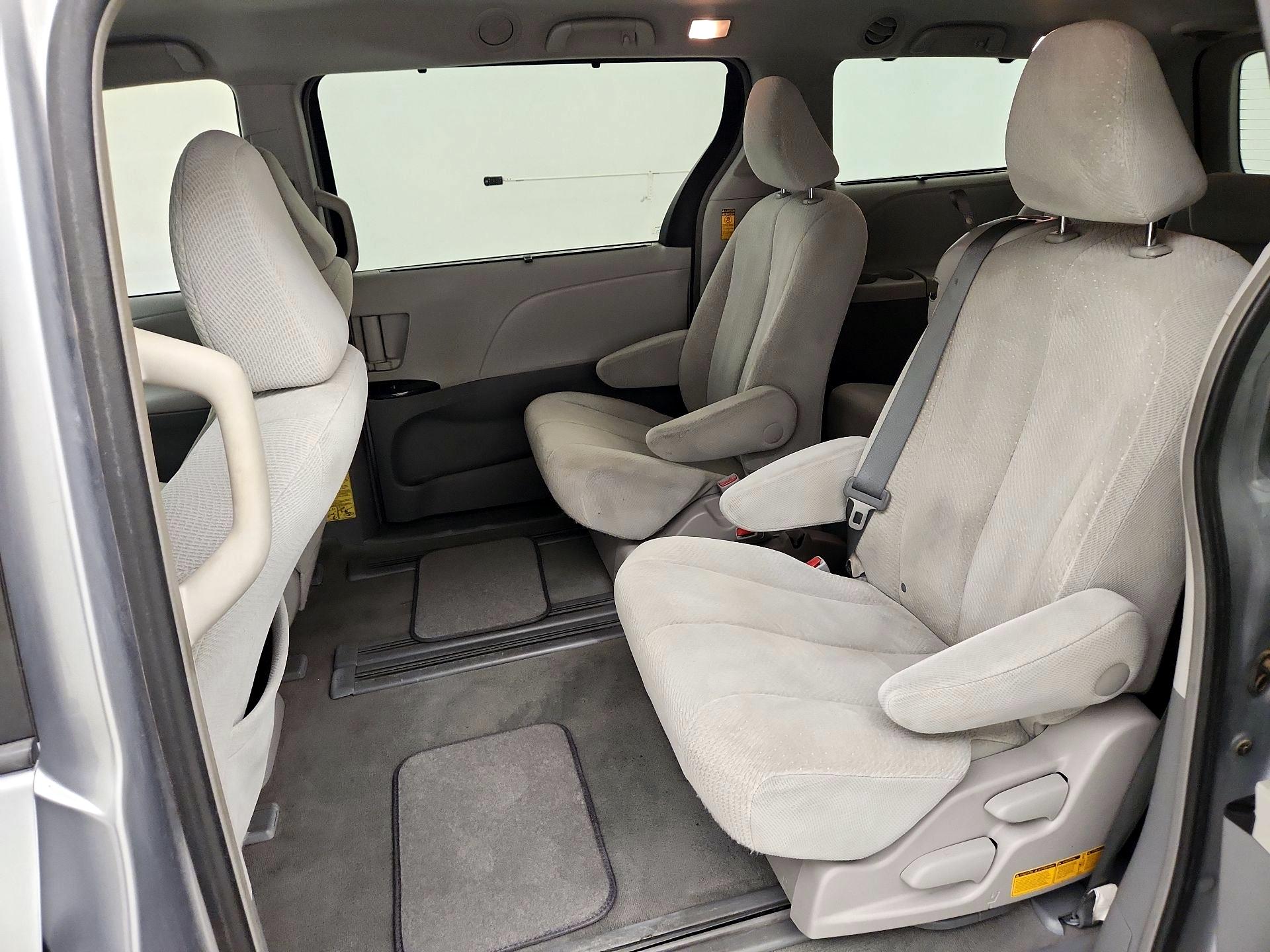 Thumbnail: 2014 Toyota Sienna - 20