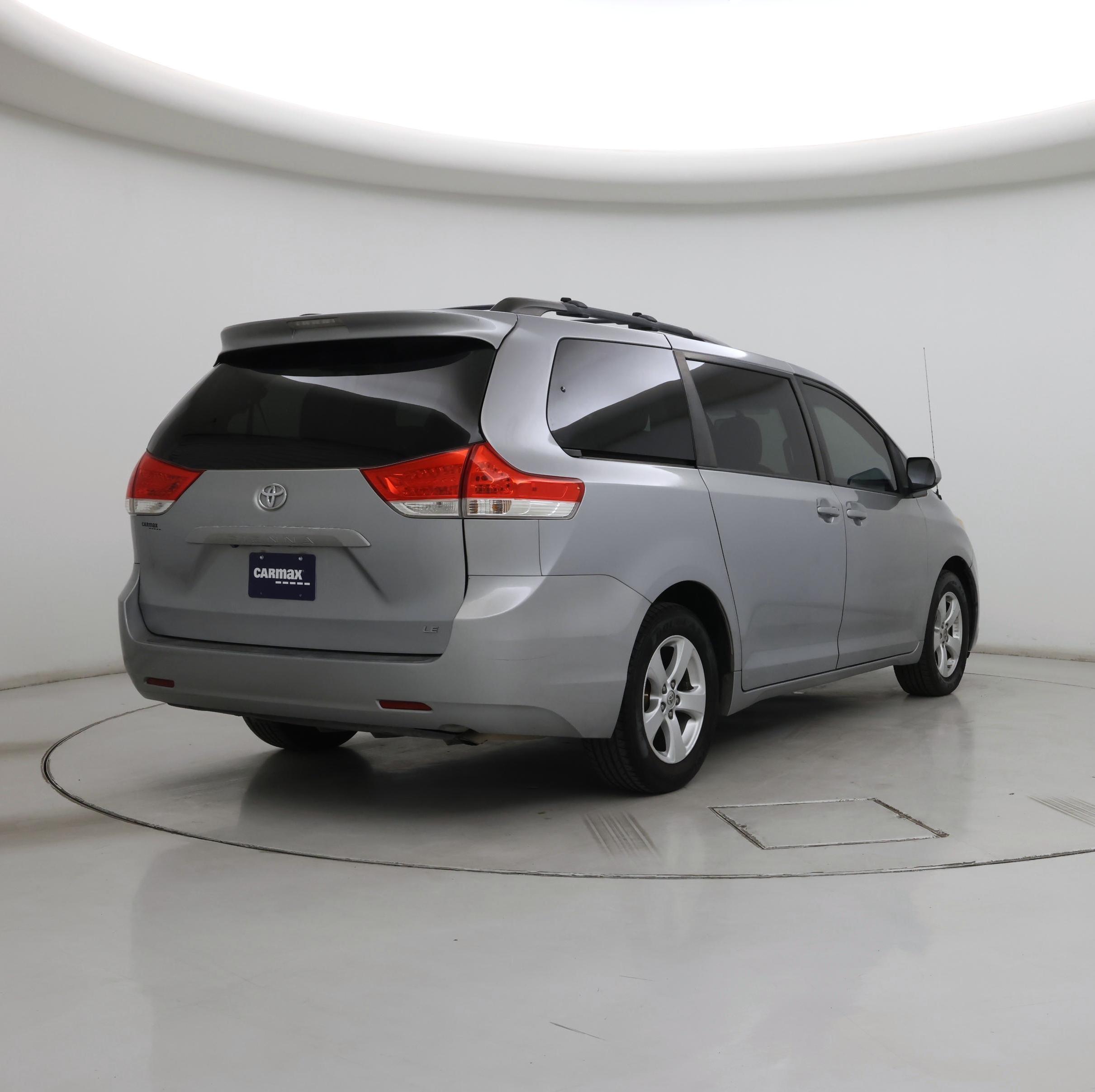 Thumbnail: 2014 Toyota Sienna - 8