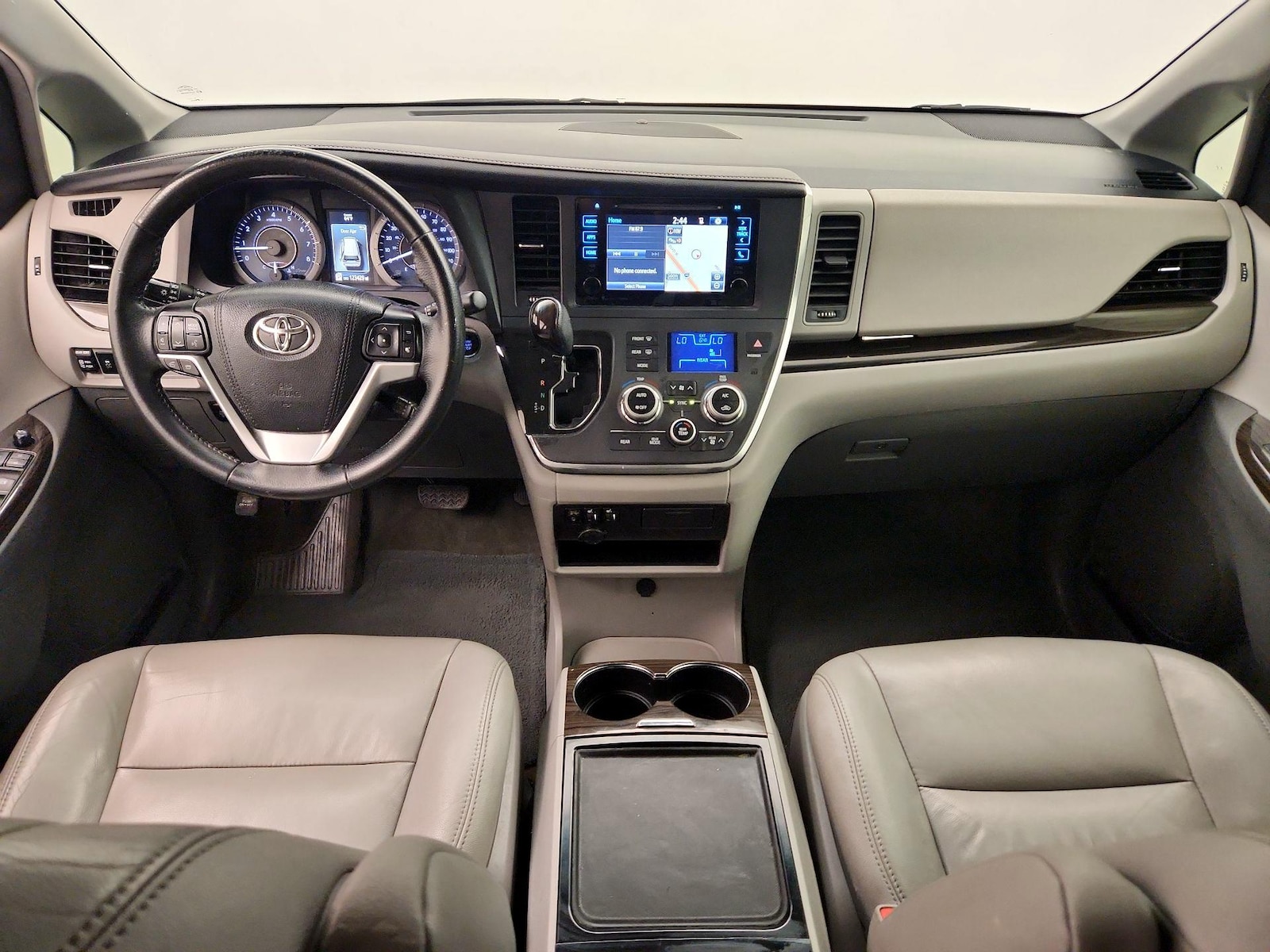 2017 Toyota Sienna XLE - Photo 10