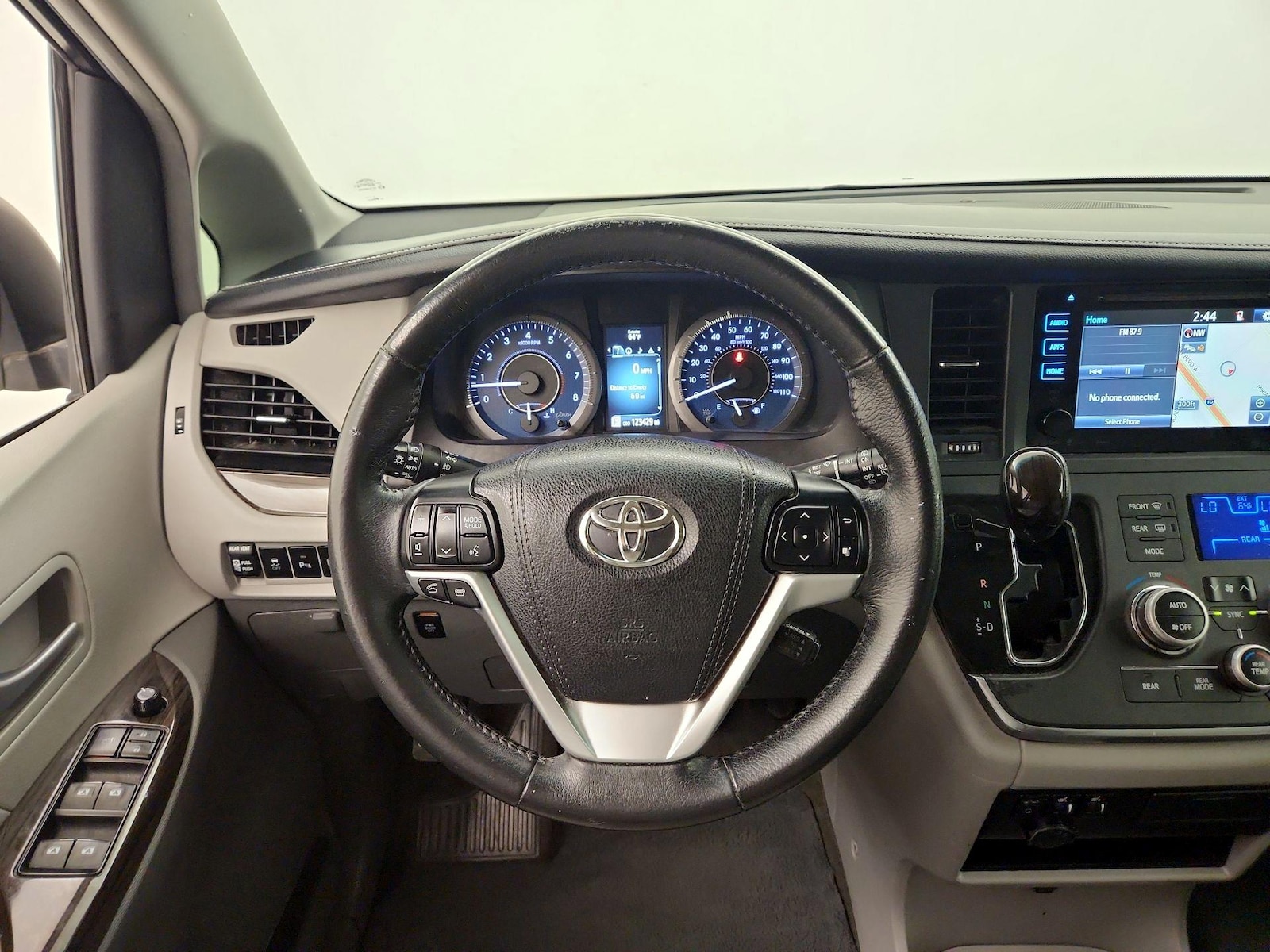2017 Toyota Sienna XLE - Photo 11
