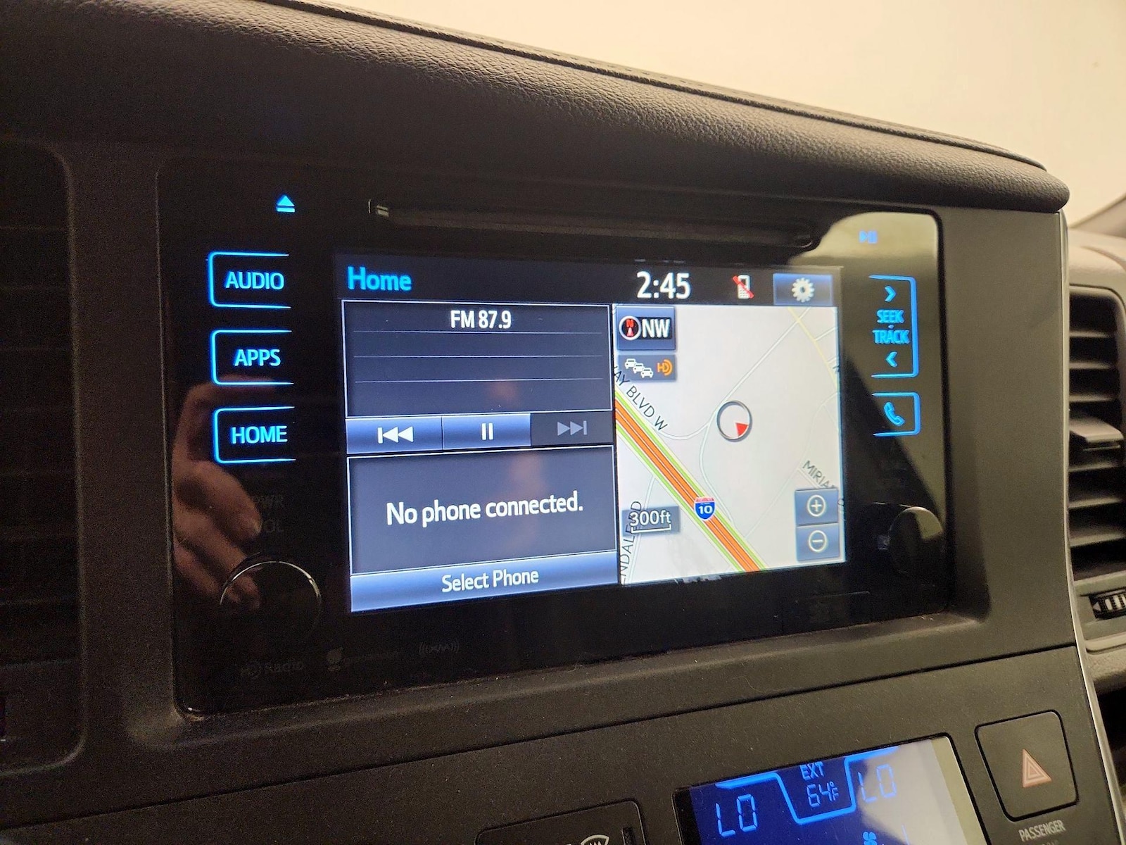 2017 Toyota Sienna XLE - Photo 17