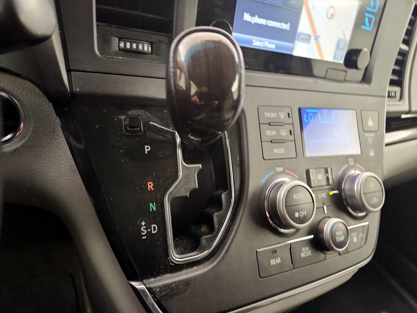 2017 Toyota Sienna XLE - Photo 19