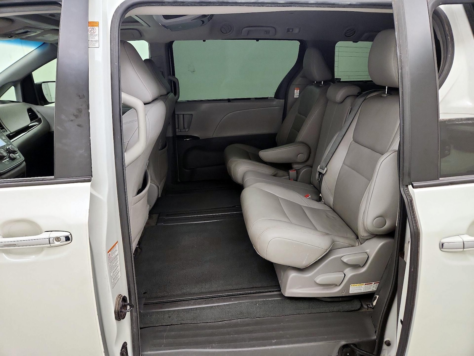 2017 Toyota Sienna XLE - Photo 22