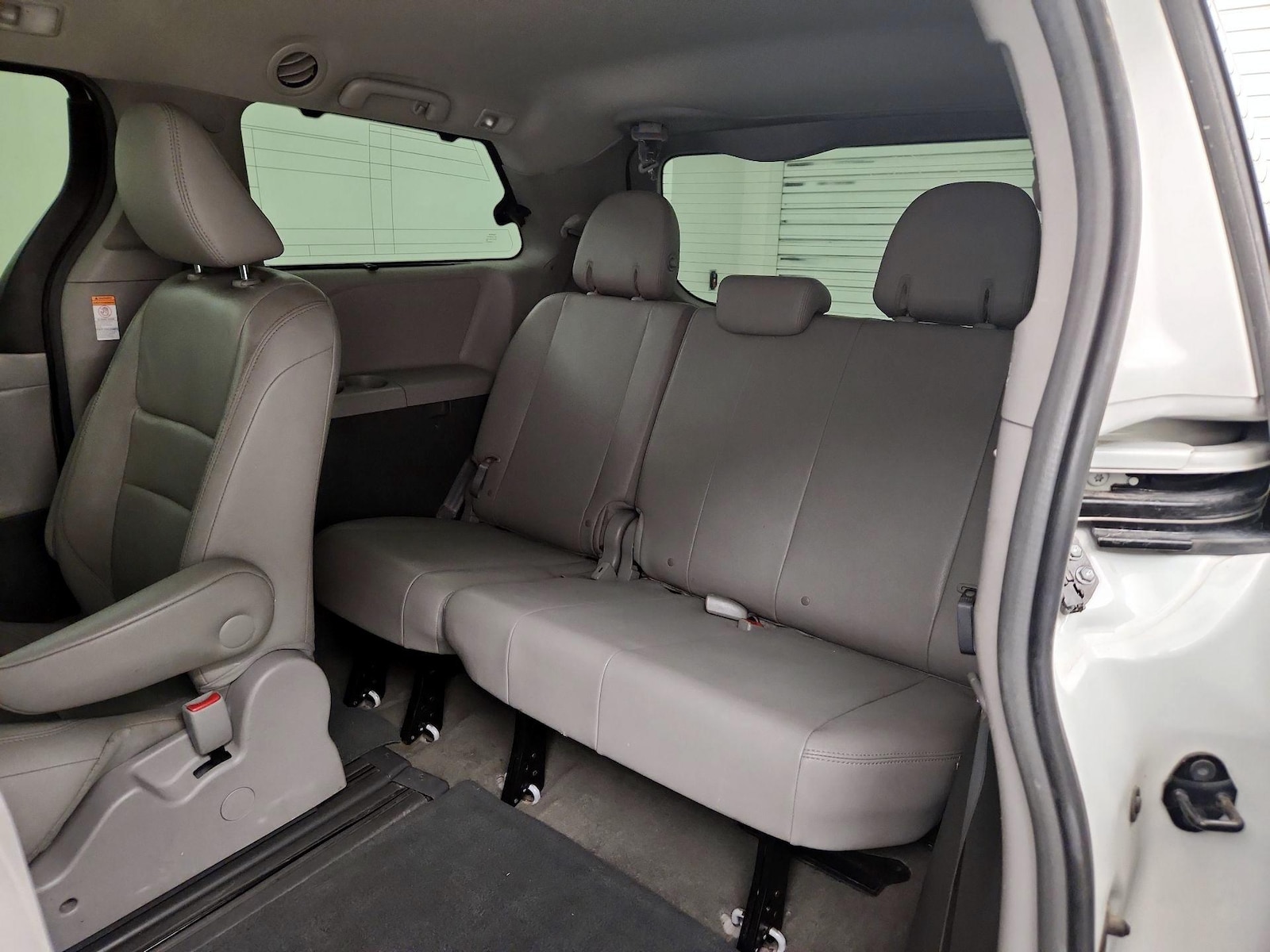 2017 Toyota Sienna XLE - Photo 23