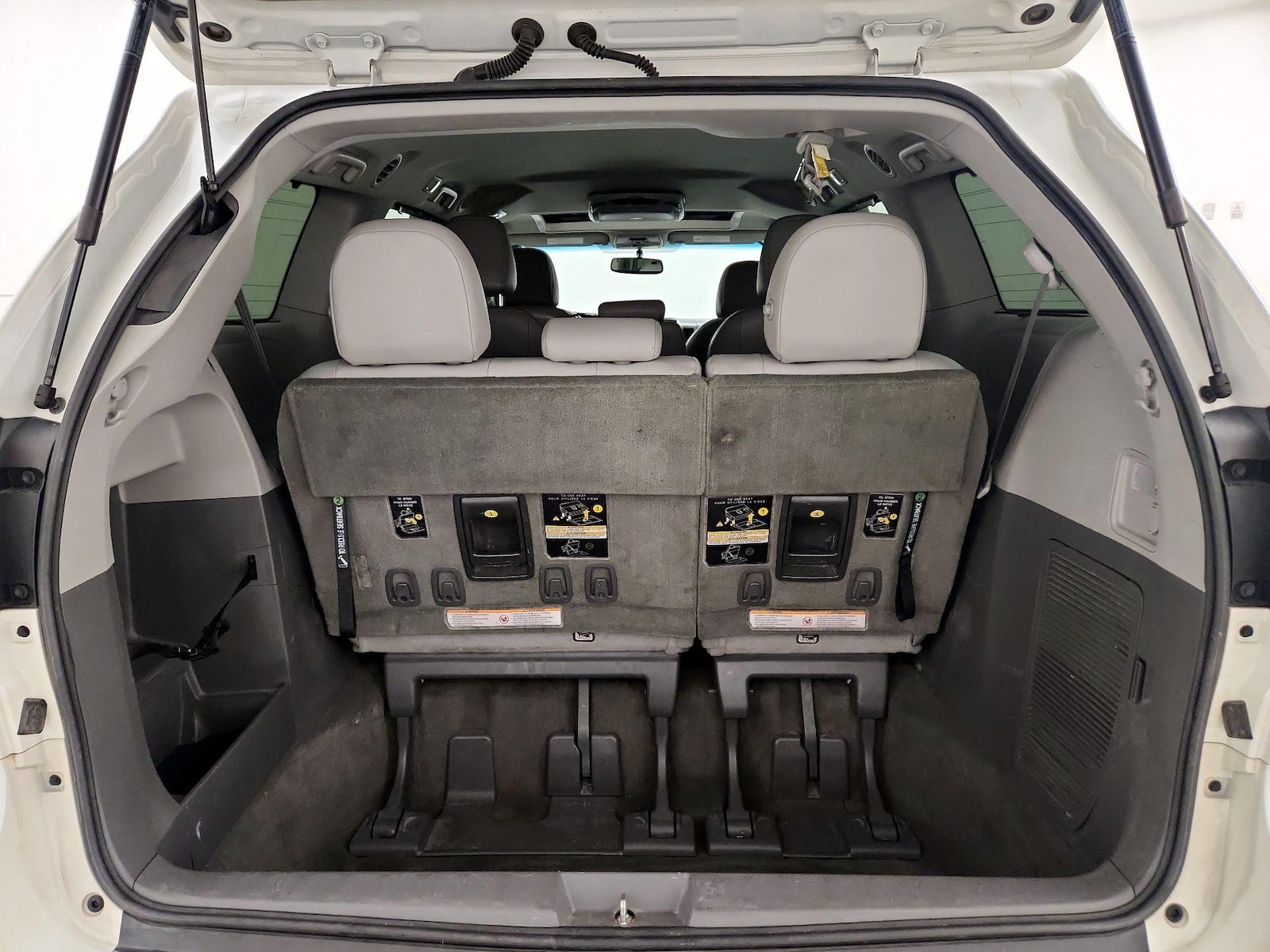 2017 Toyota Sienna XLE - Photo 24