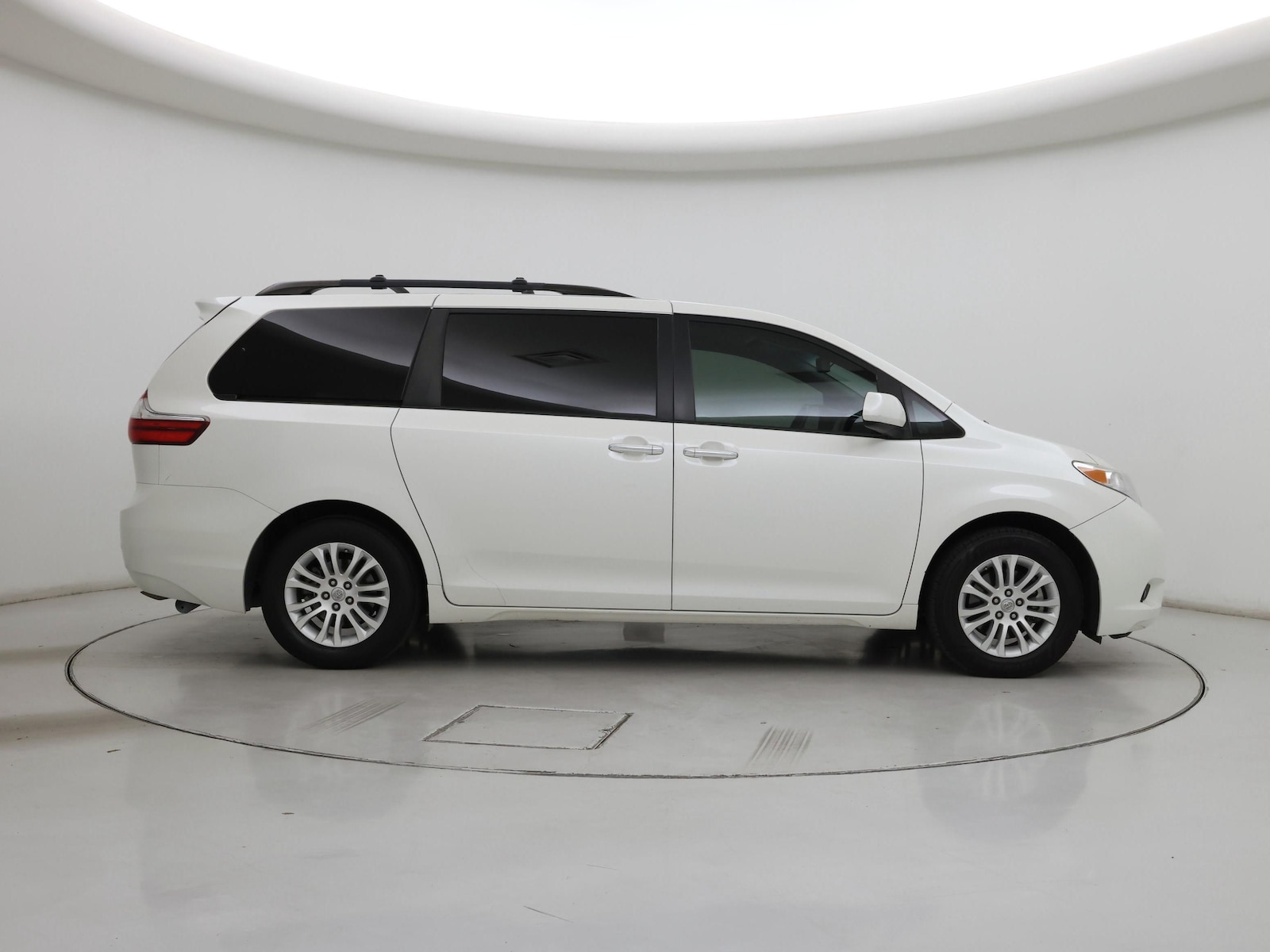 2017 Toyota Sienna XLE - Photo 8