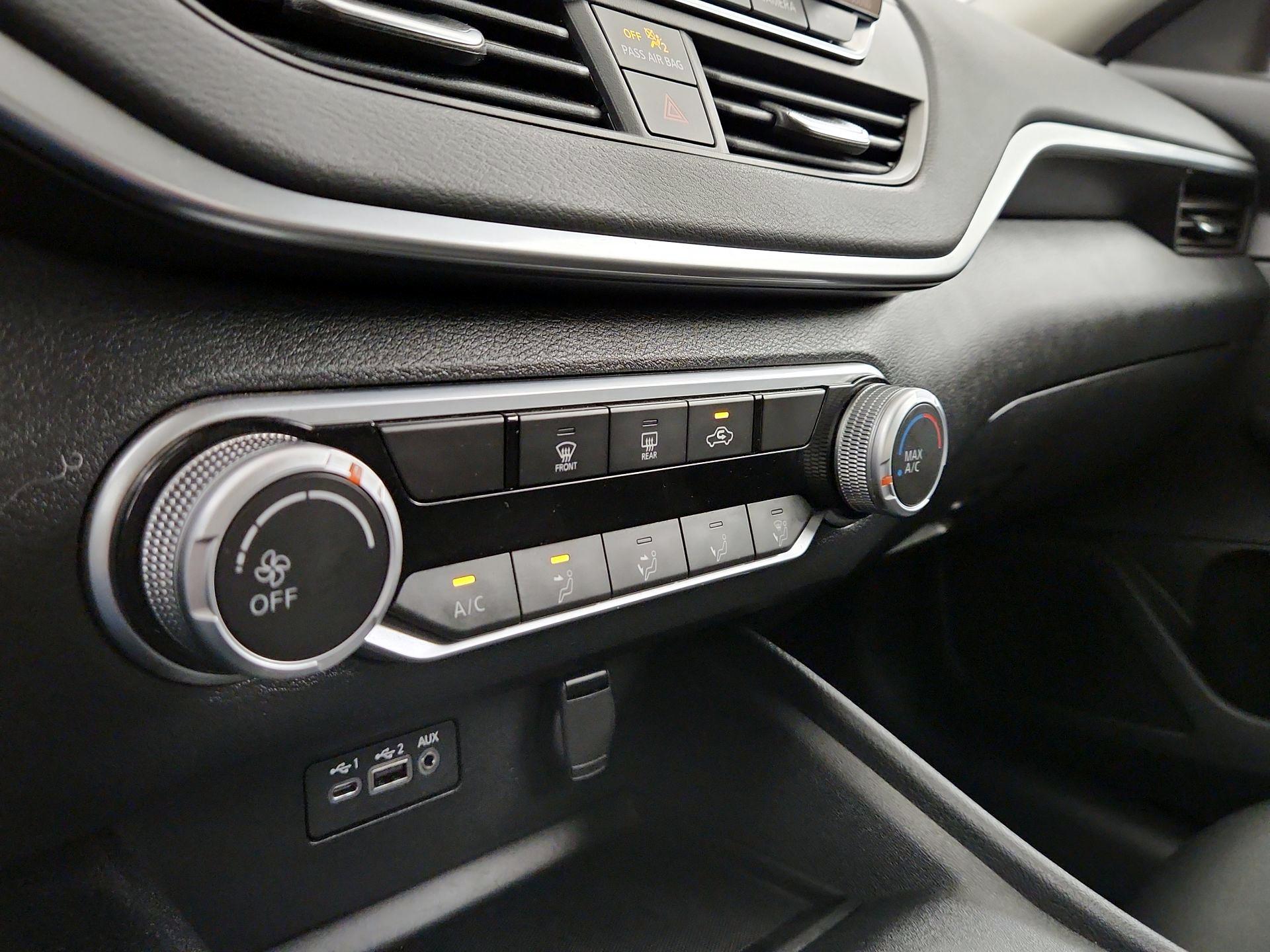 Thumbnail: 2020 Nissan Altima - 16