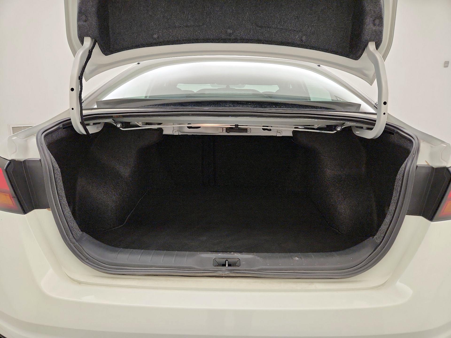 Thumbnail: 2020 Nissan Altima - 20