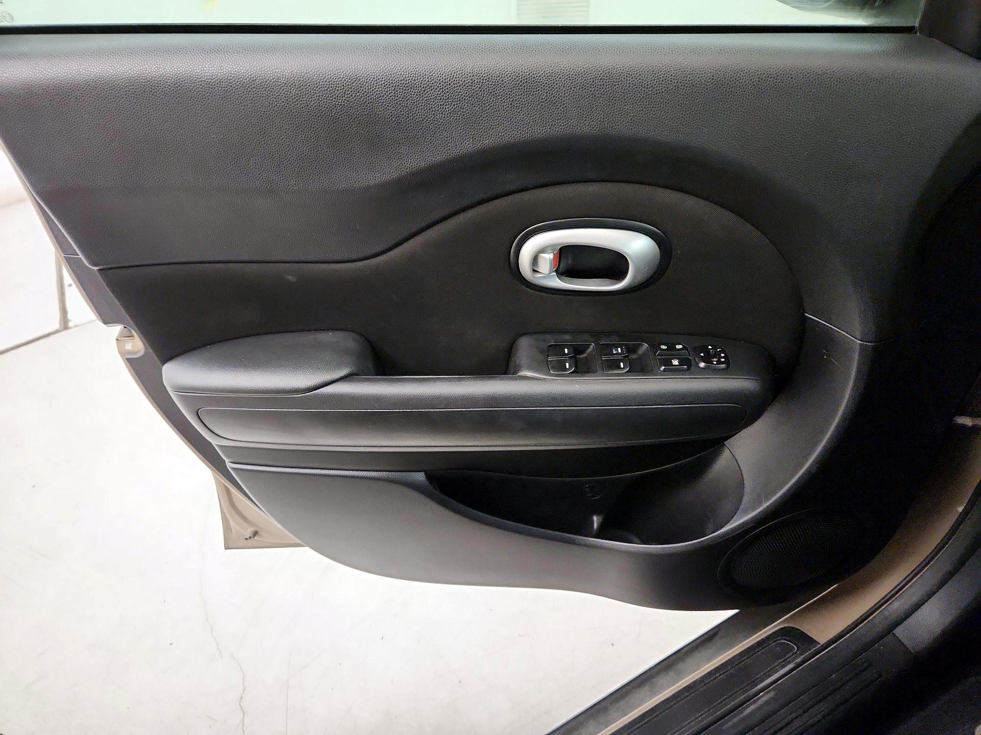 Thumbnail: 2016 Kia Soul - 12