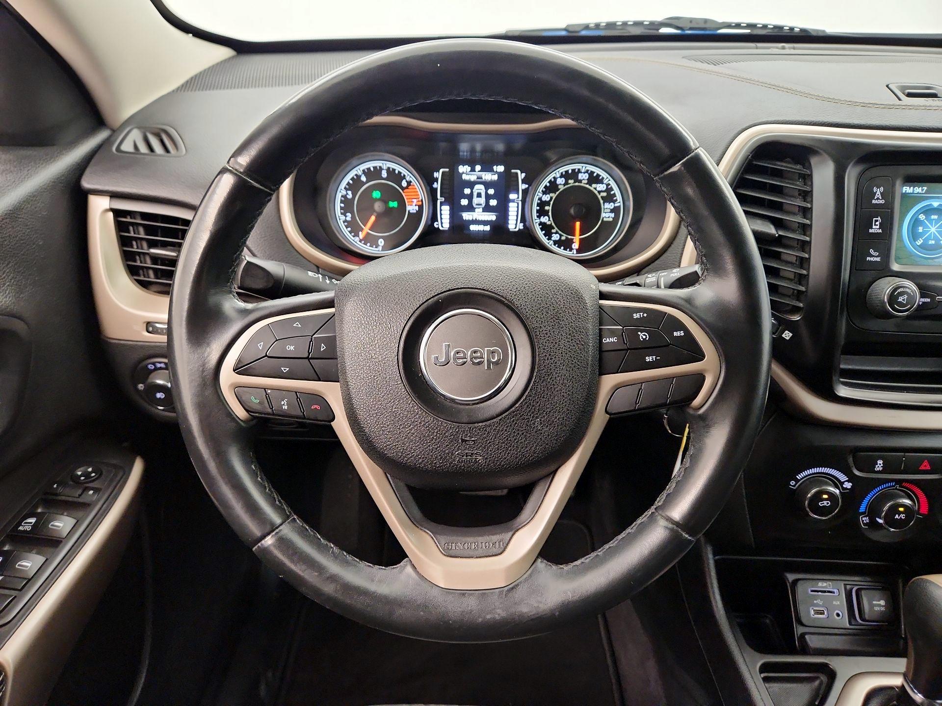 Thumbnail: 2018 Jeep Cherokee - 10