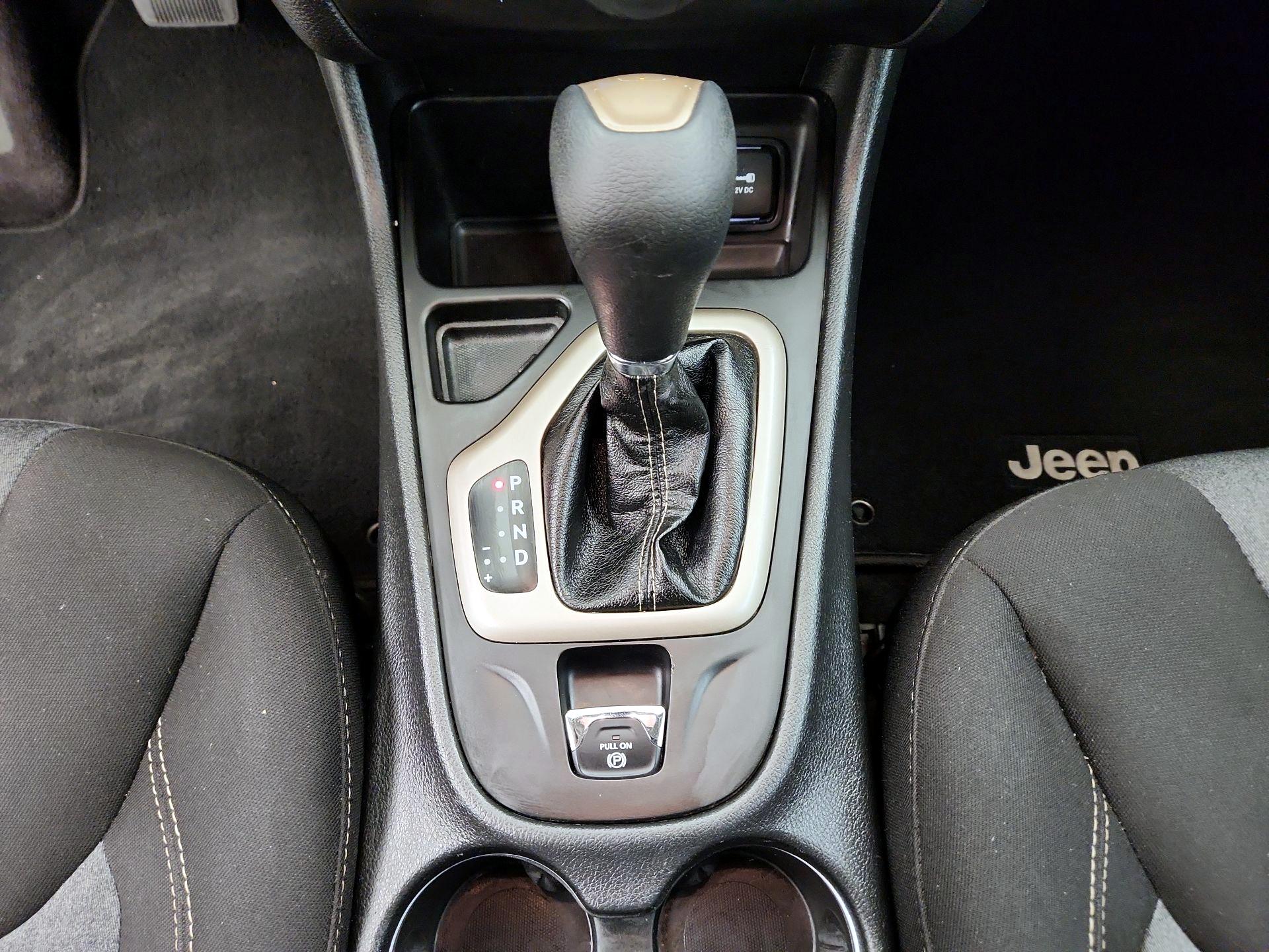Thumbnail: 2018 Jeep Cherokee - 17