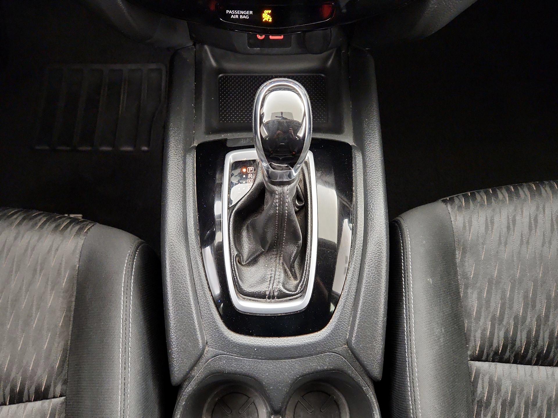 Thumbnail: 2018 Nissan Rogue - 17