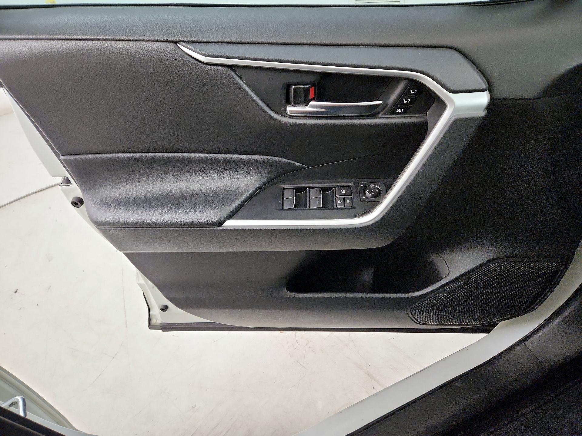 Thumbnail: 2022 Toyota RAV4 - 12