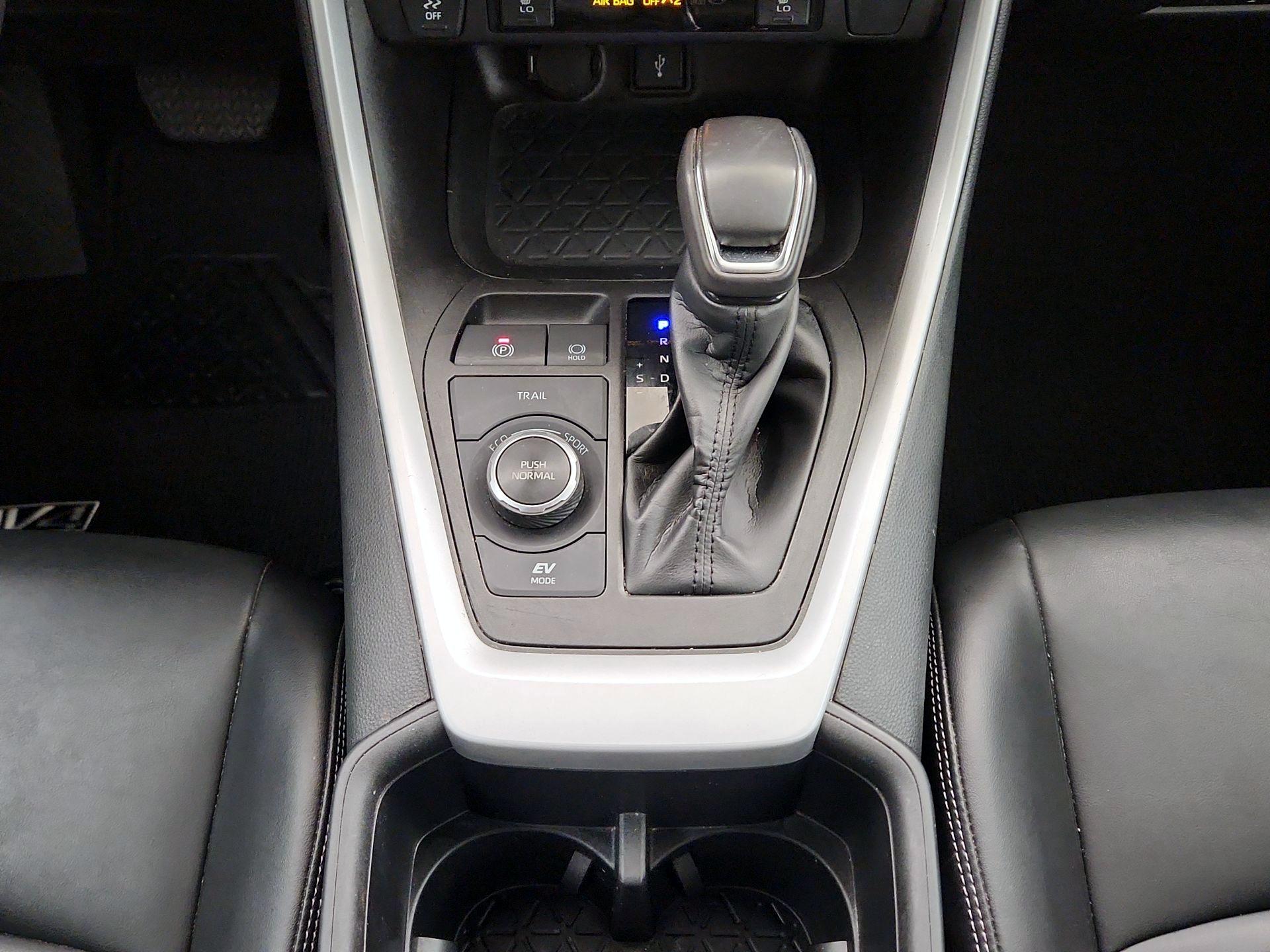 Thumbnail: 2022 Toyota RAV4 - 17