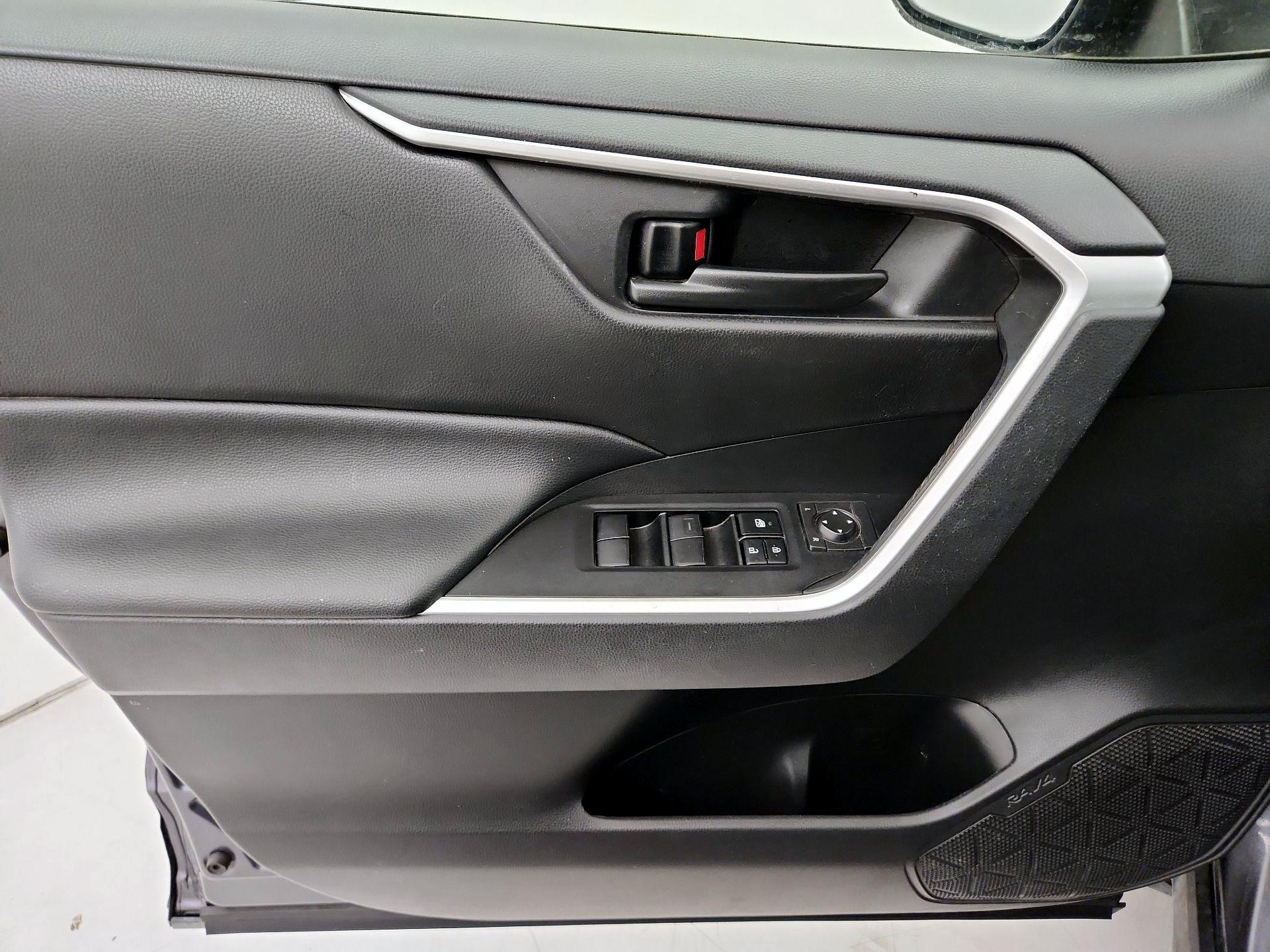 Thumbnail: 2021 Toyota RAV4 - 12