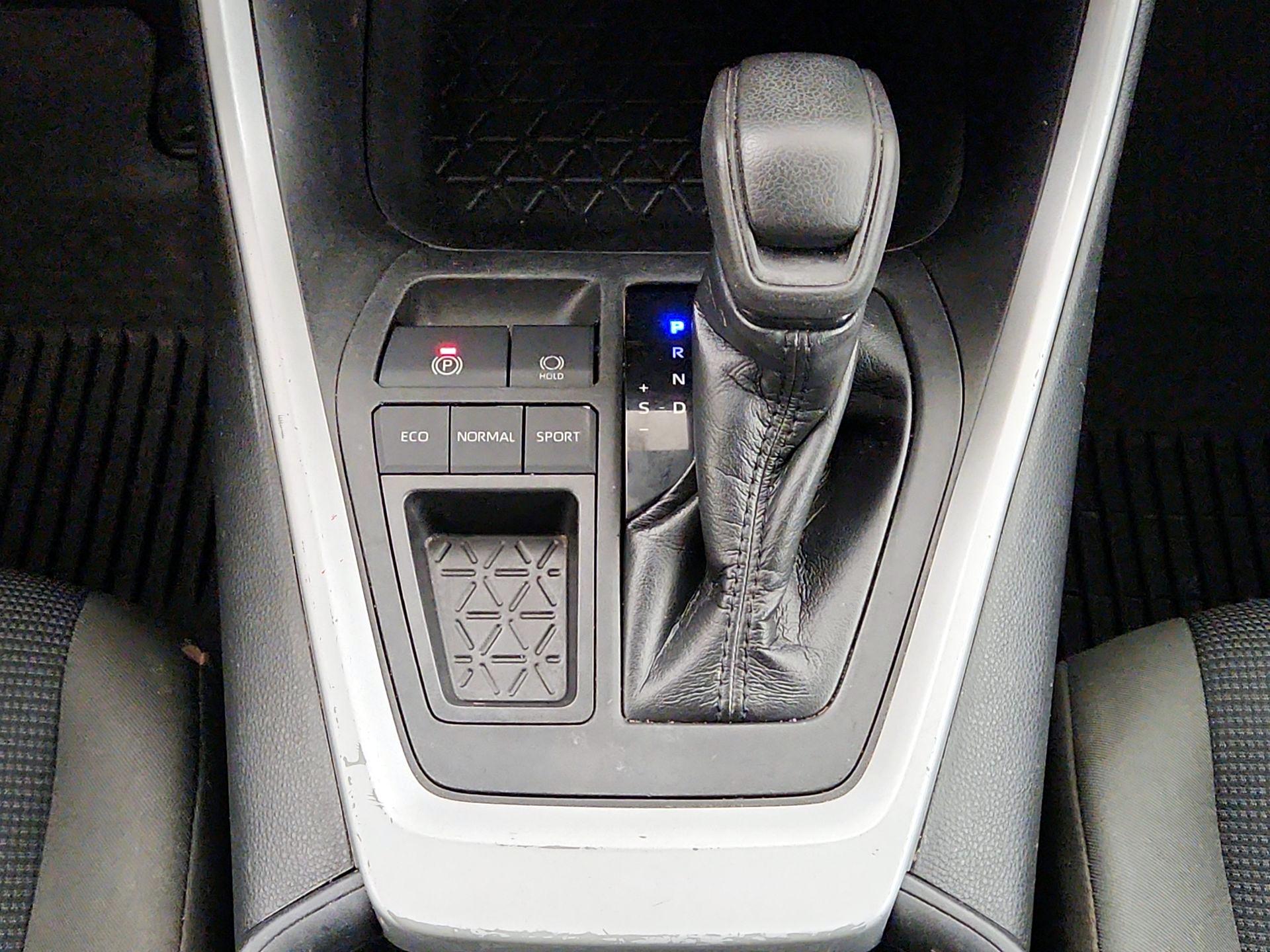 Thumbnail: 2021 Toyota RAV4 - 17