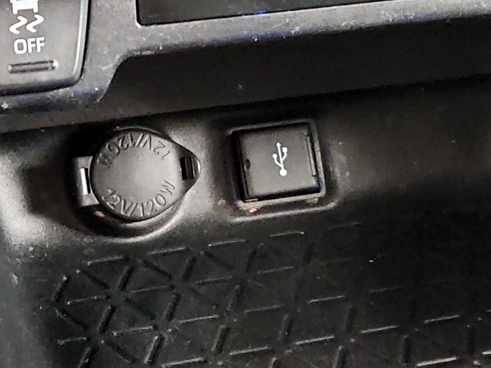 Thumbnail: 2021 Toyota RAV4 - 18