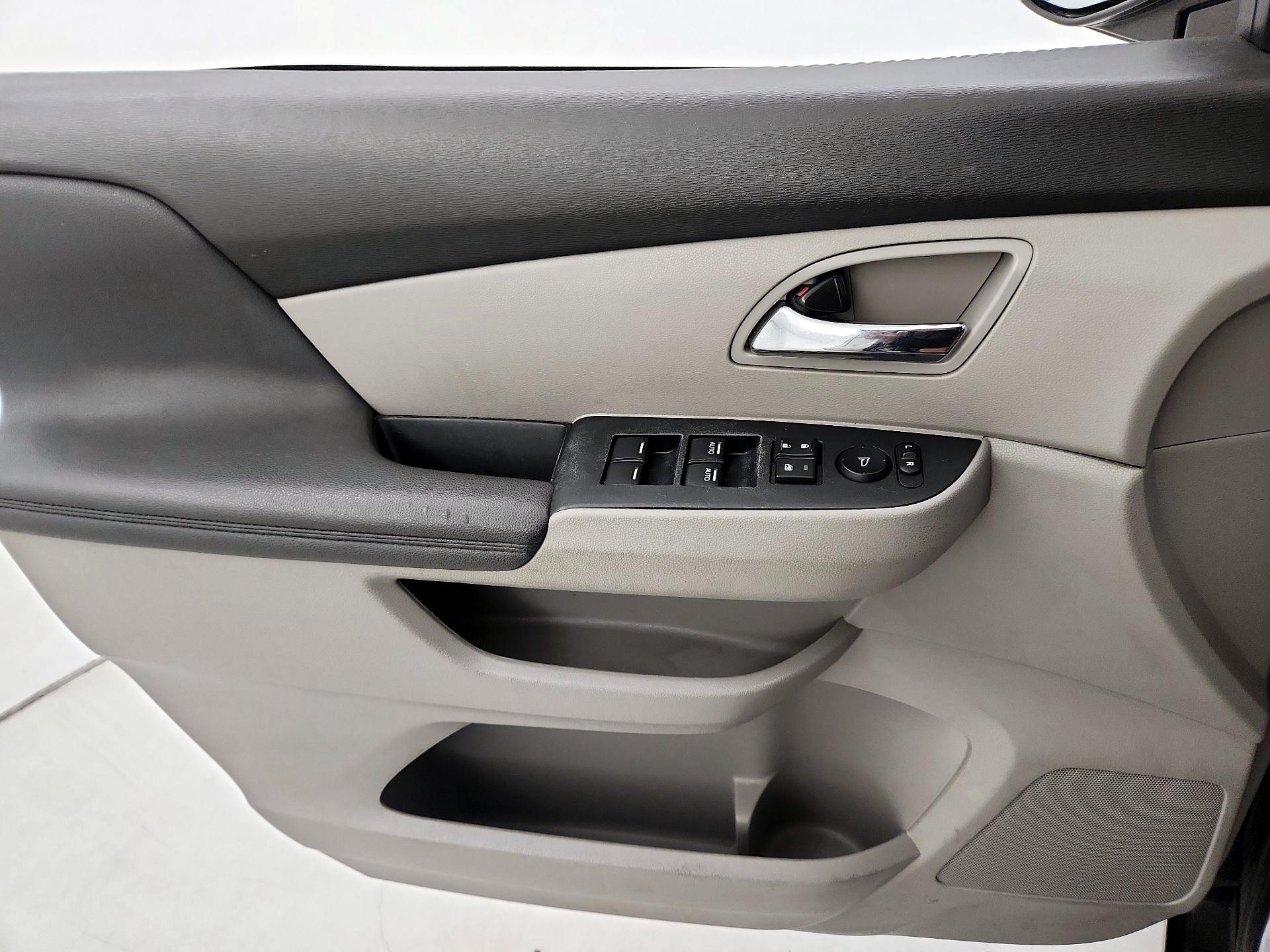 Thumbnail: 2015 Honda Odyssey - 12