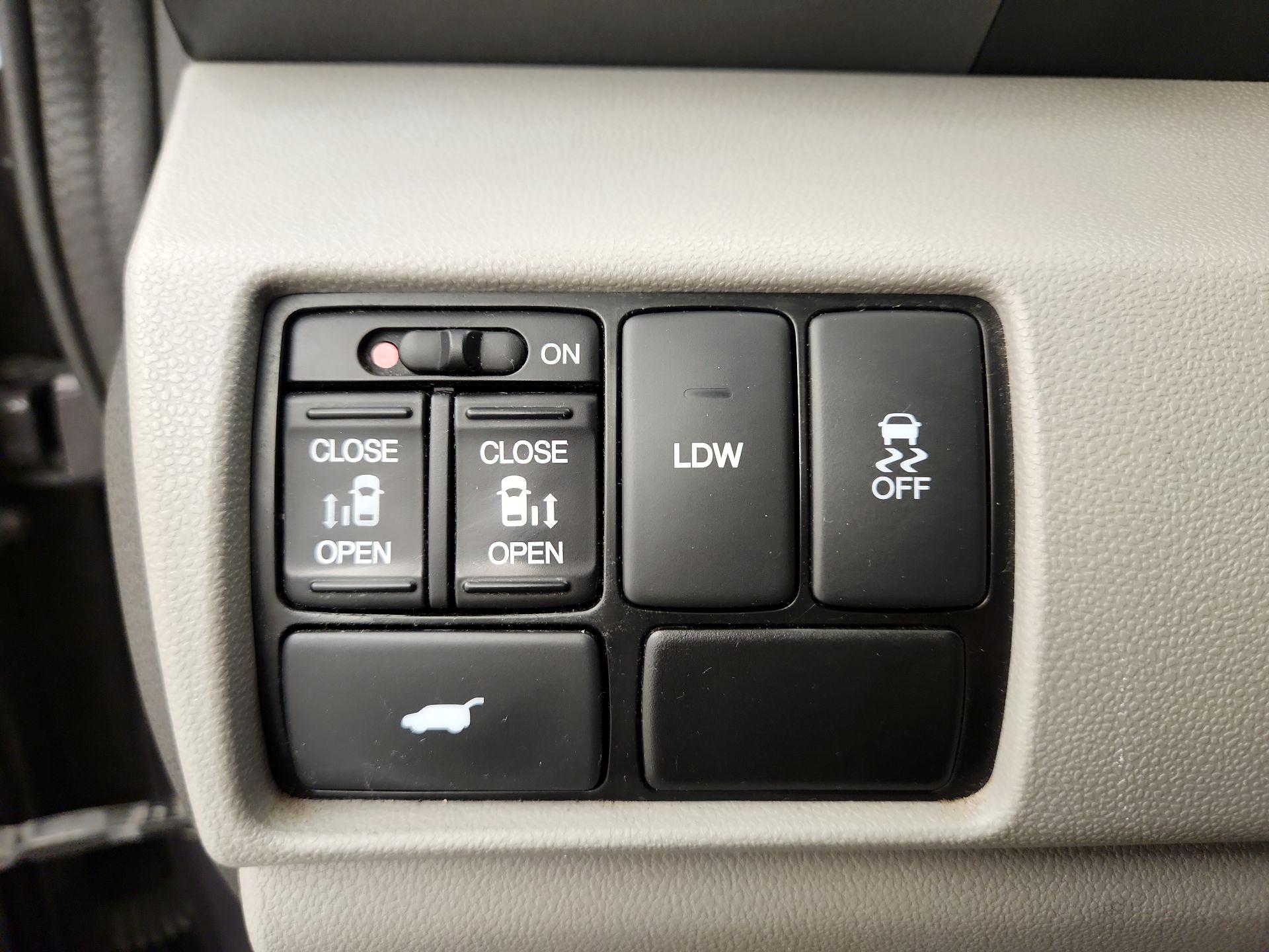 Thumbnail: 2015 Honda Odyssey - 13