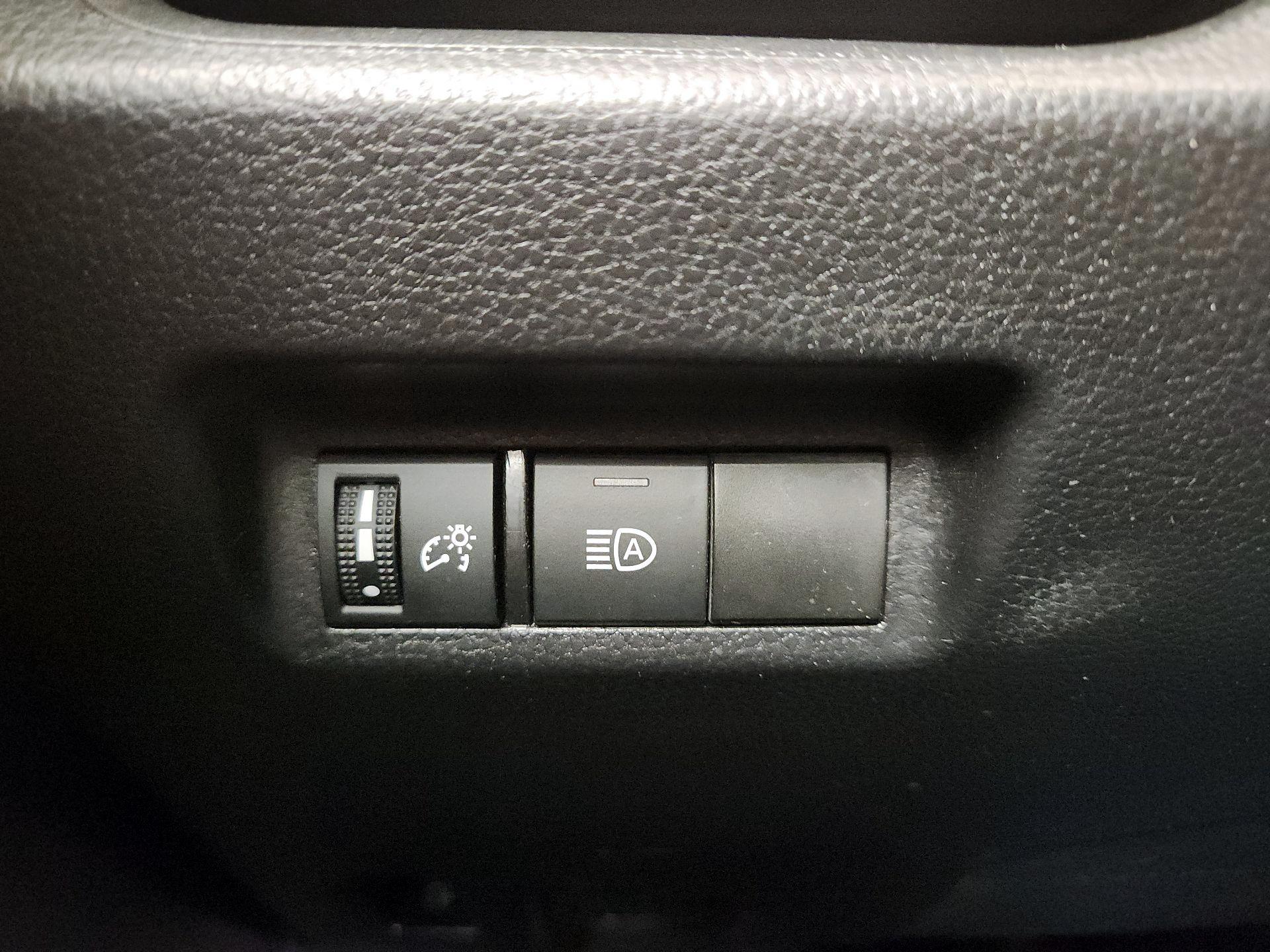 Thumbnail: 2020 Toyota RAV4 - 13