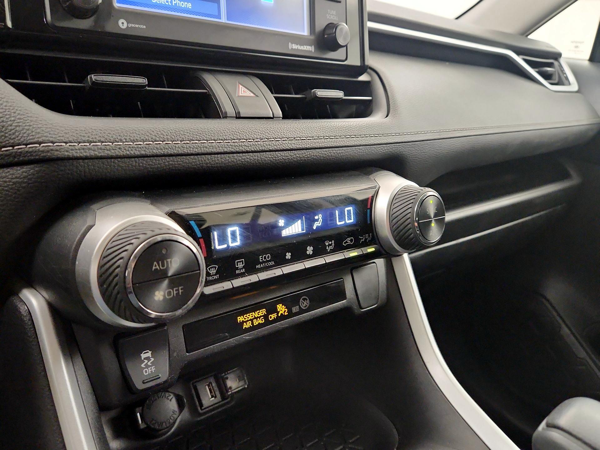 Thumbnail: 2020 Toyota RAV4 - 16