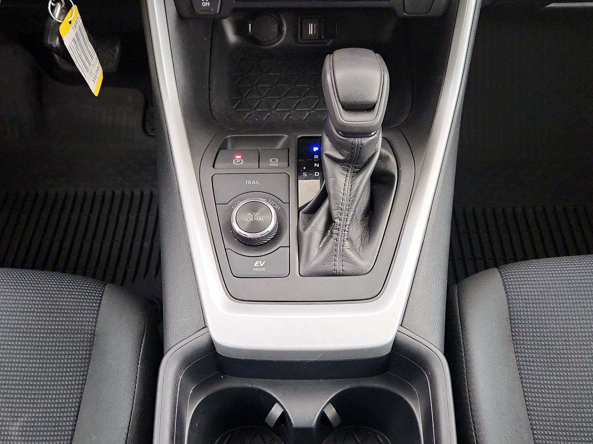 Thumbnail: 2020 Toyota RAV4 - 17