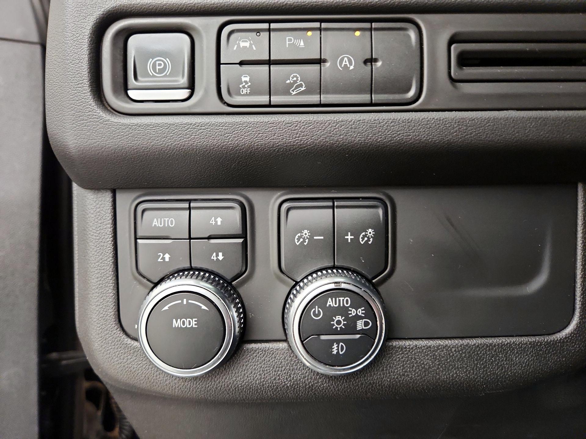 Thumbnail: 2023 GMC Yukon XL - 13