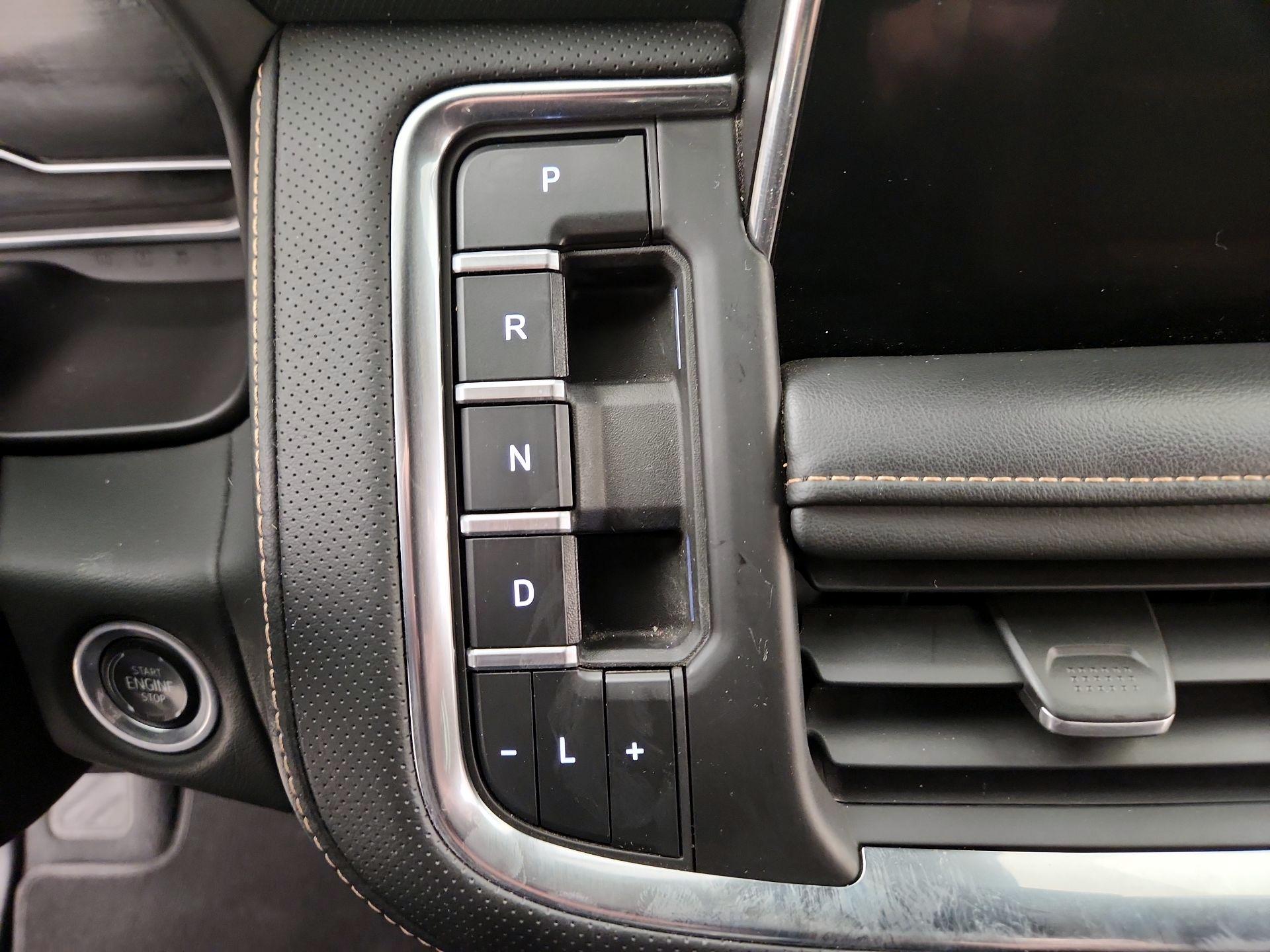 Thumbnail: 2023 GMC Yukon XL - 17