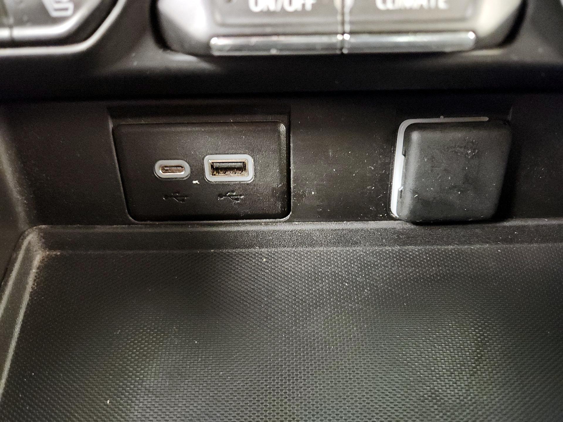 Thumbnail: 2023 GMC Yukon XL - 18