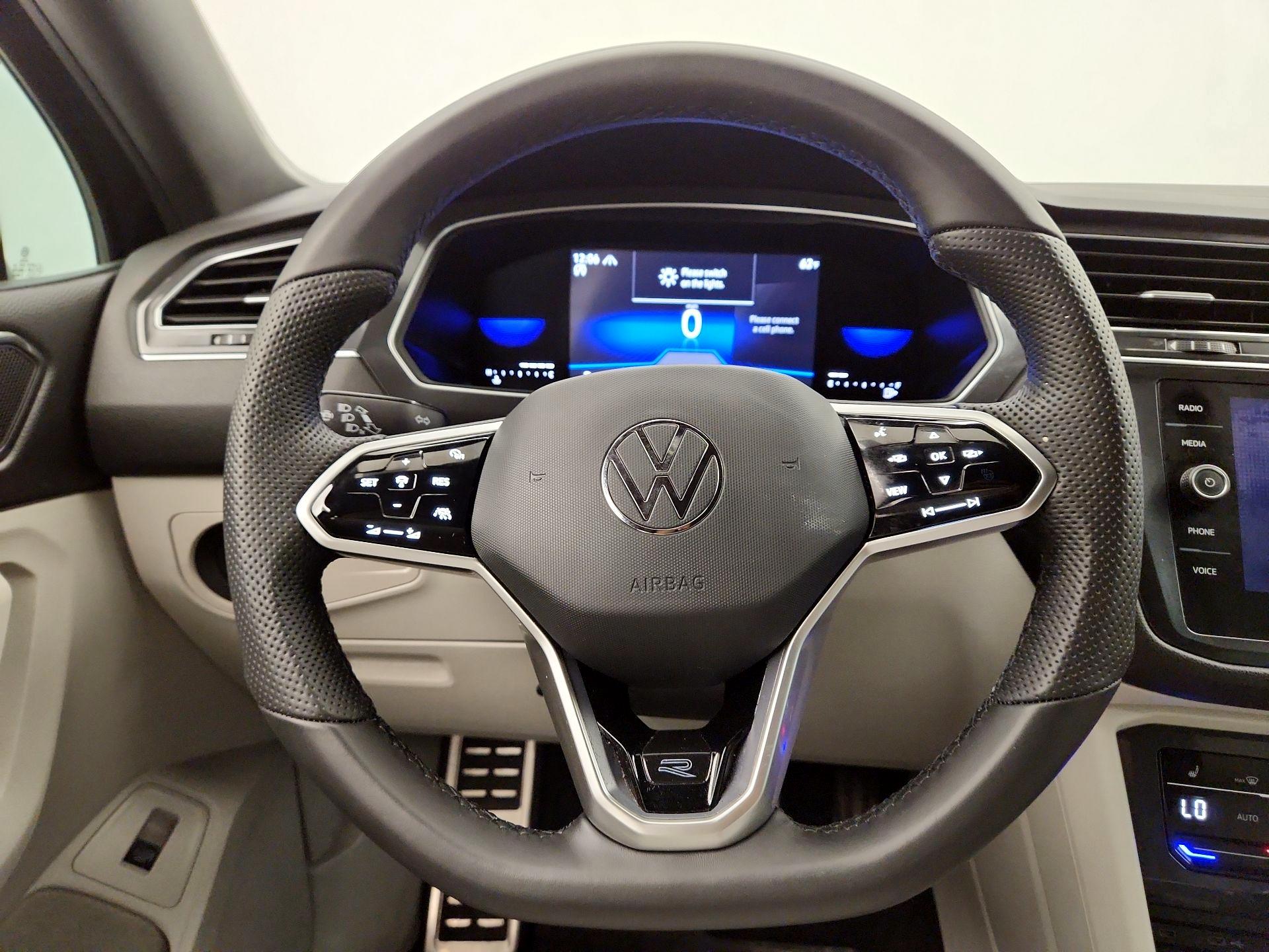 Thumbnail: 2022 Volkswagen Tiguan - 10