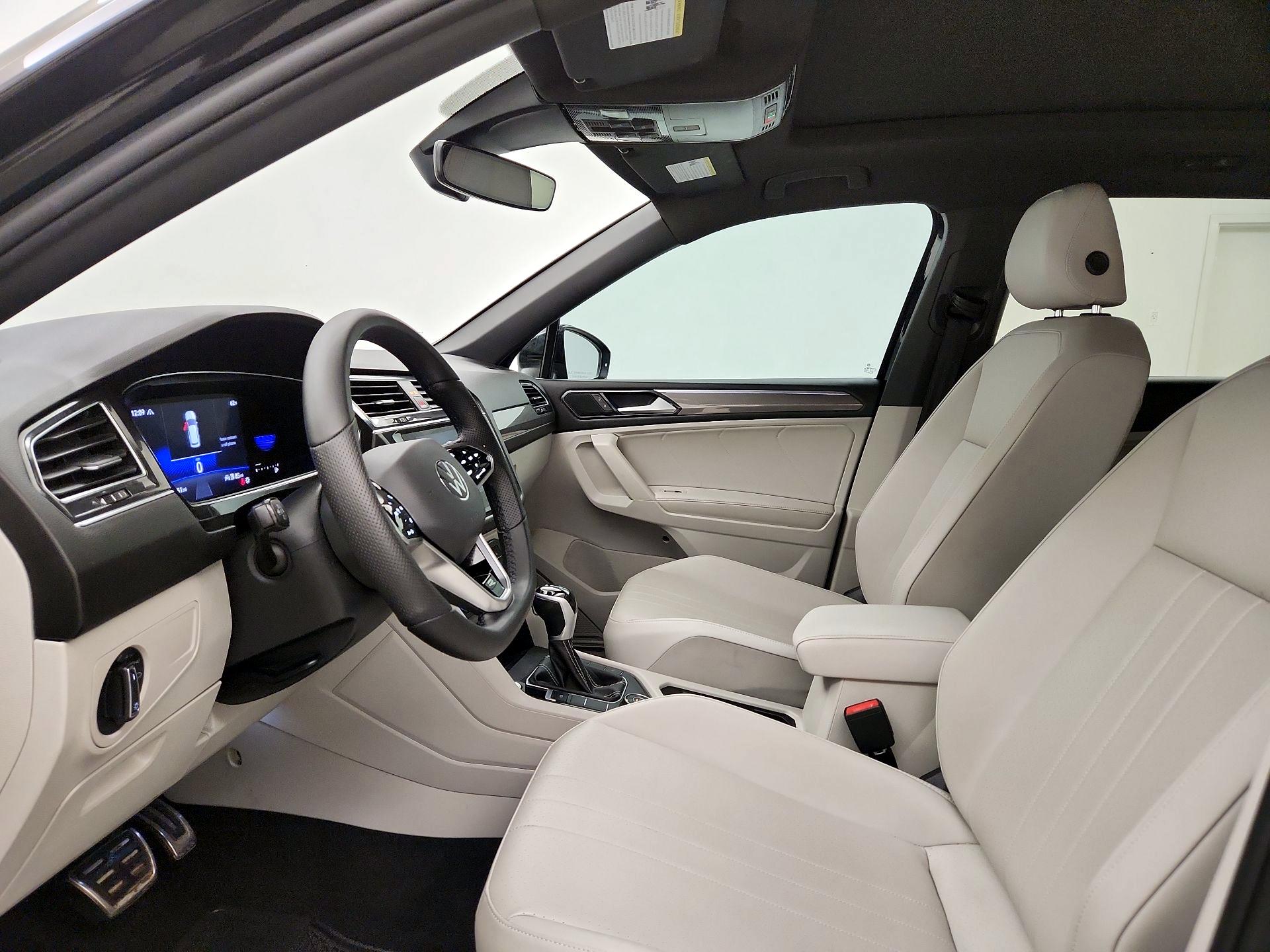 Thumbnail: 2022 Volkswagen Tiguan - 11