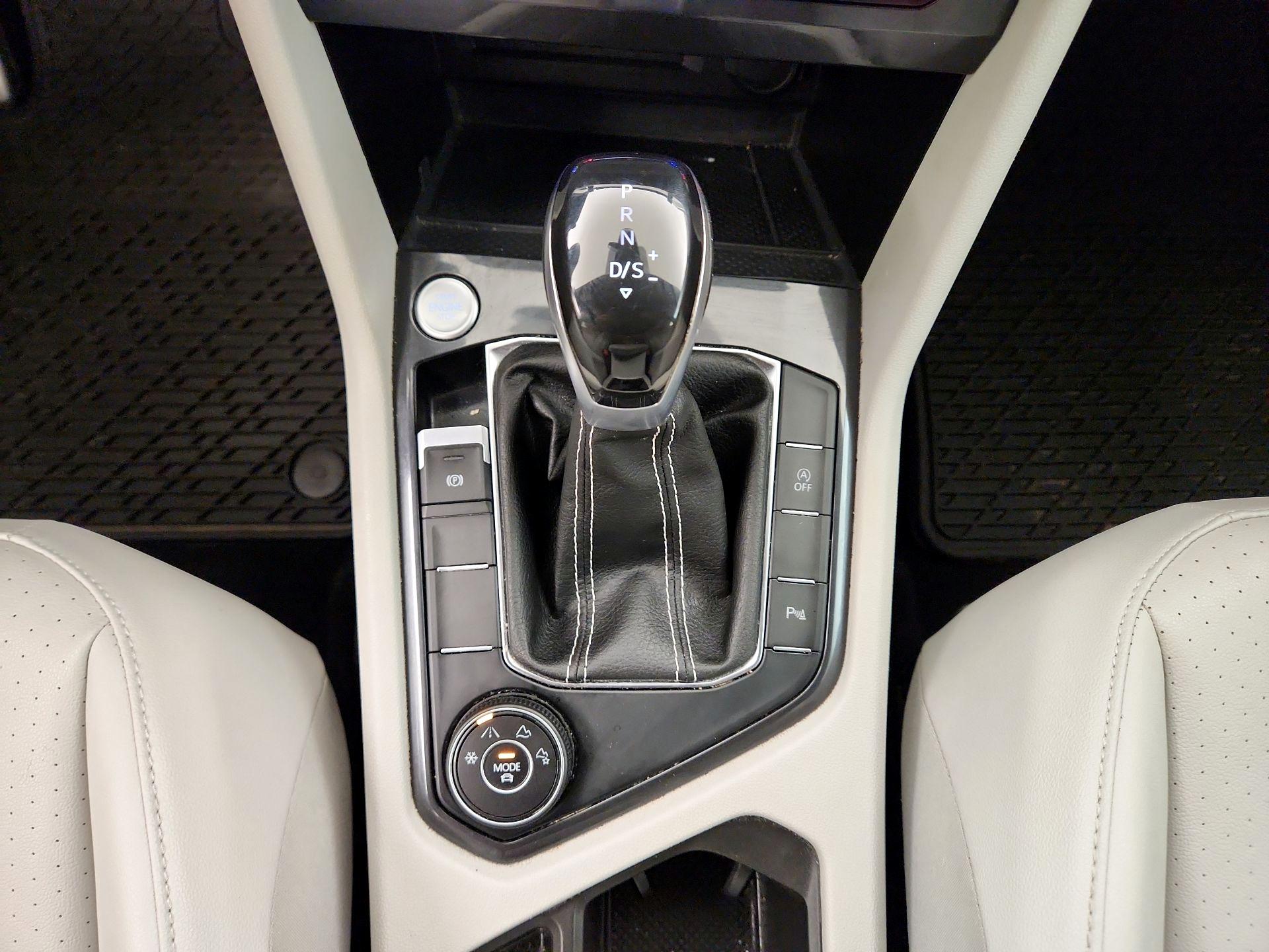 Thumbnail: 2022 Volkswagen Tiguan - 17