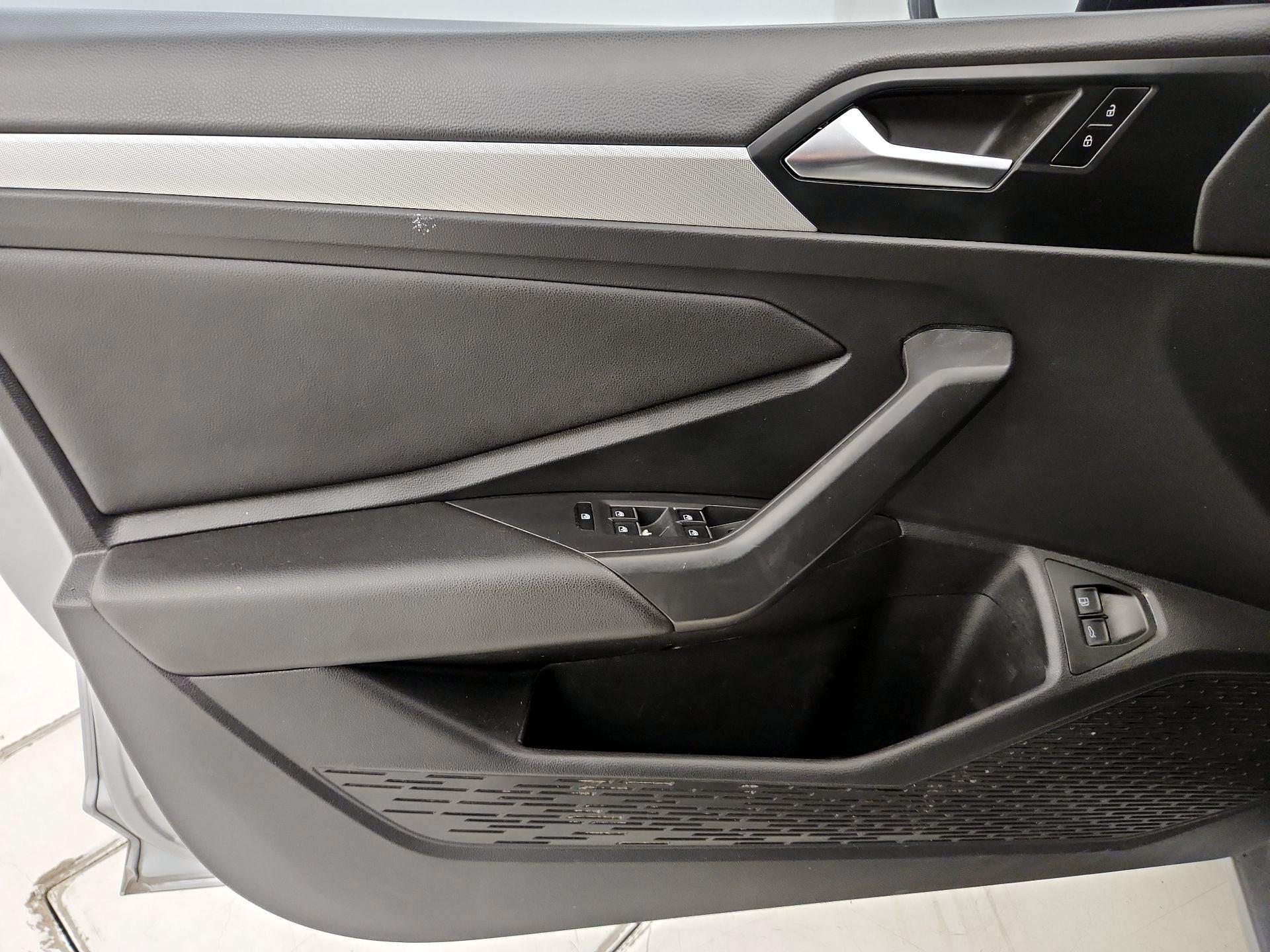 Thumbnail: 2021 Volkswagen Jetta - 12