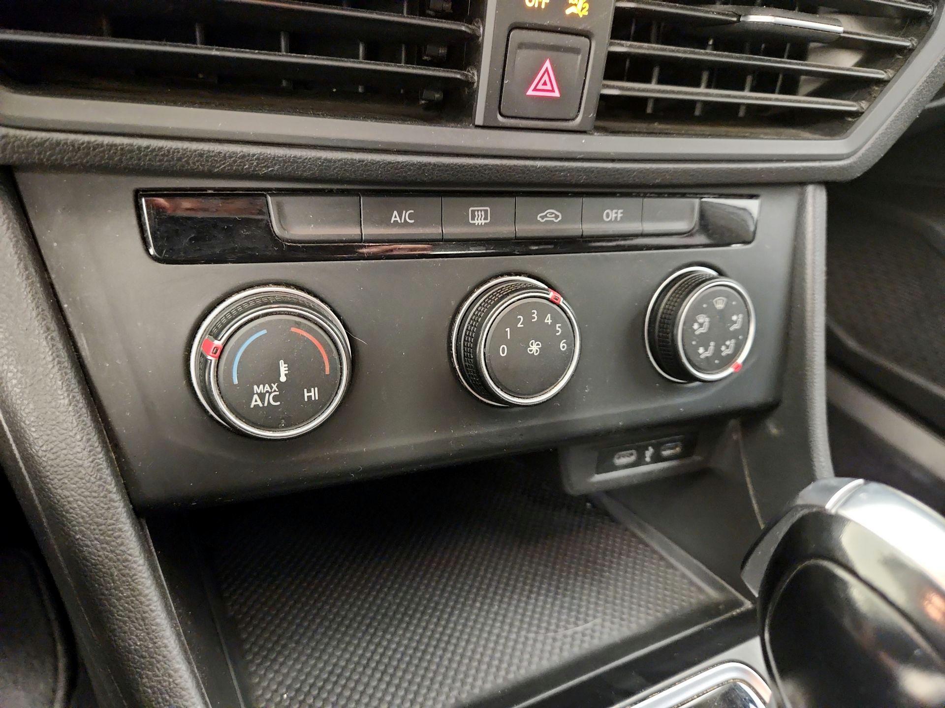 Thumbnail: 2021 Volkswagen Jetta - 16
