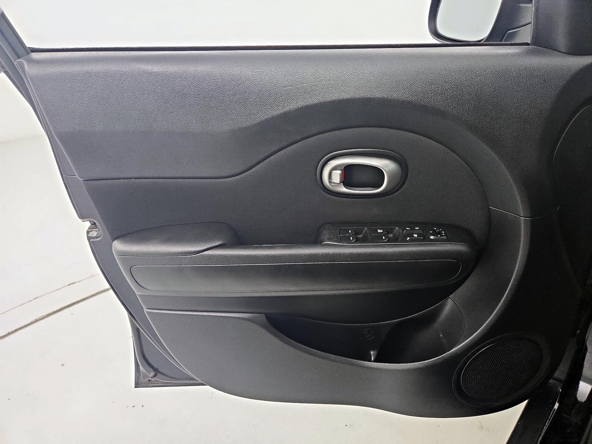 Thumbnail: 2015 Kia Soul - 10