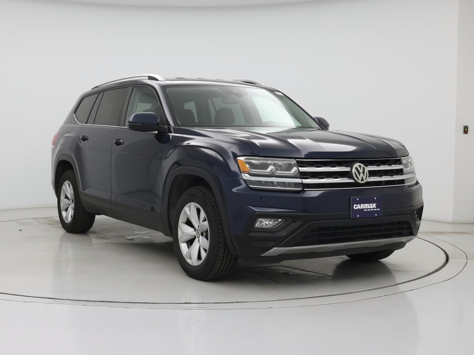 2018 Volkswagen Atlas SE w/Tech - Photo 2