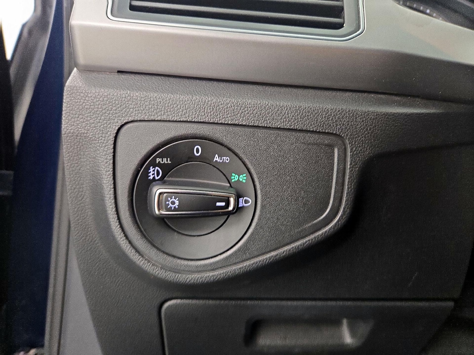 2018 Volkswagen Atlas SE w/Tech - Photo 14
