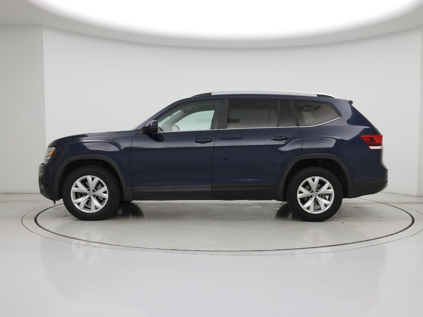 2018 Volkswagen Atlas SE w/Tech - Photo 4