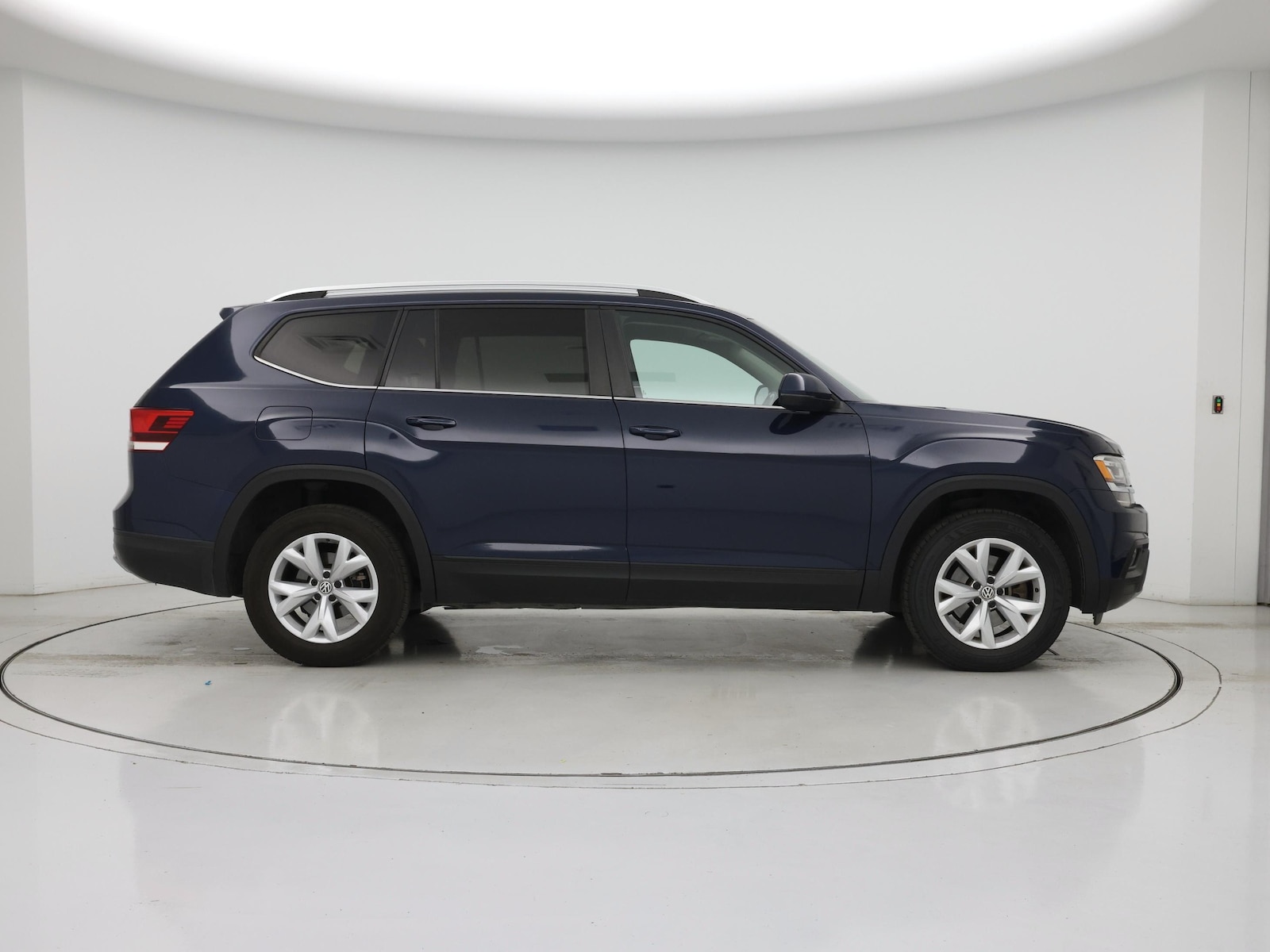 2018 Volkswagen Atlas SE w/Tech - Photo 8