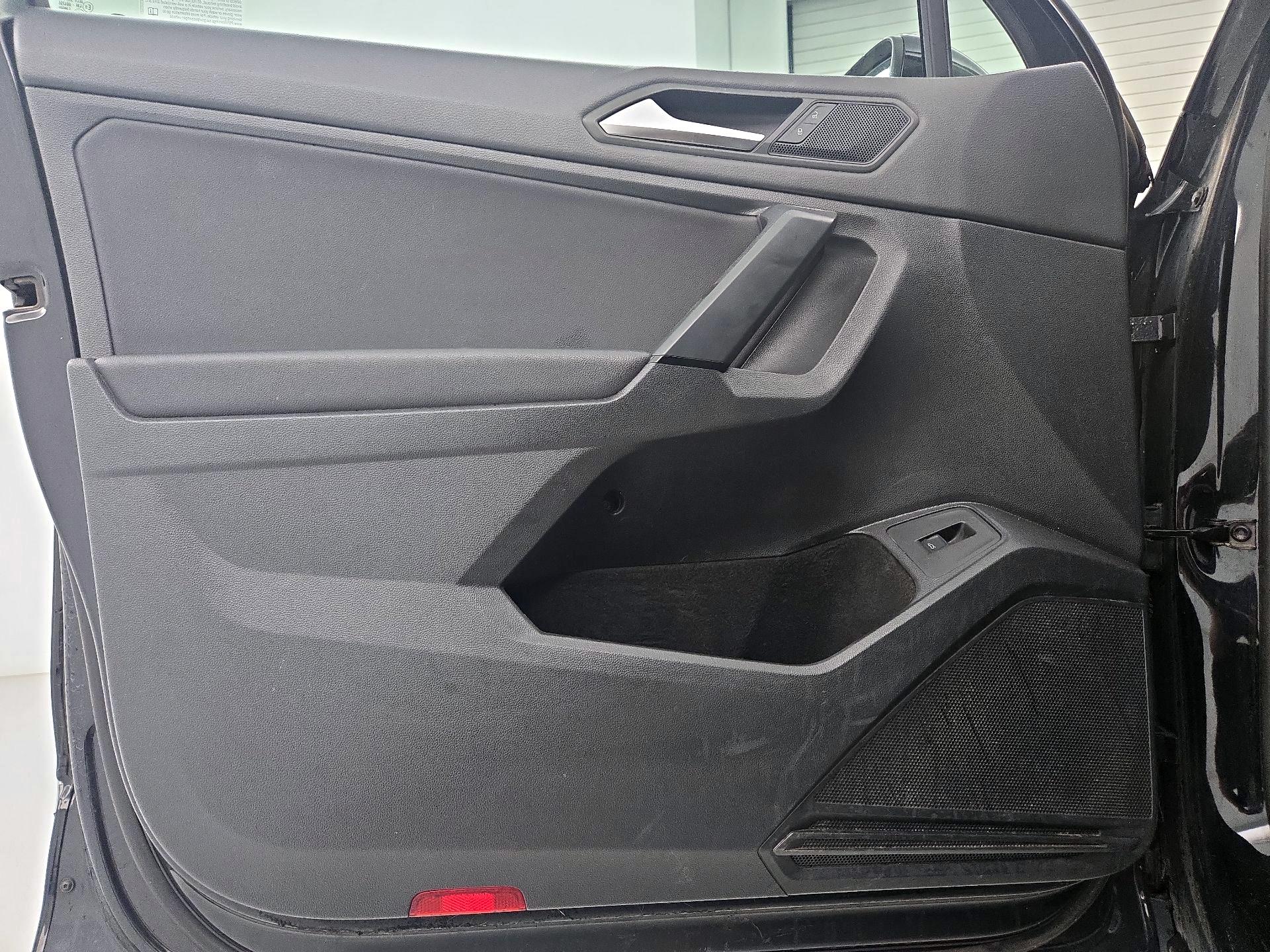 Thumbnail: 2019 Volkswagen Tiguan - 10