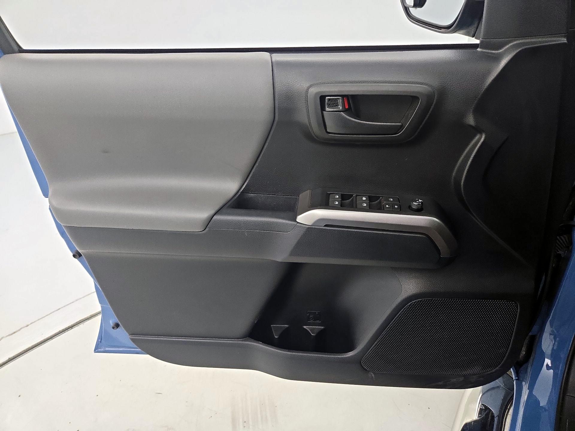 Thumbnail: 2019 Toyota Tacoma - 12