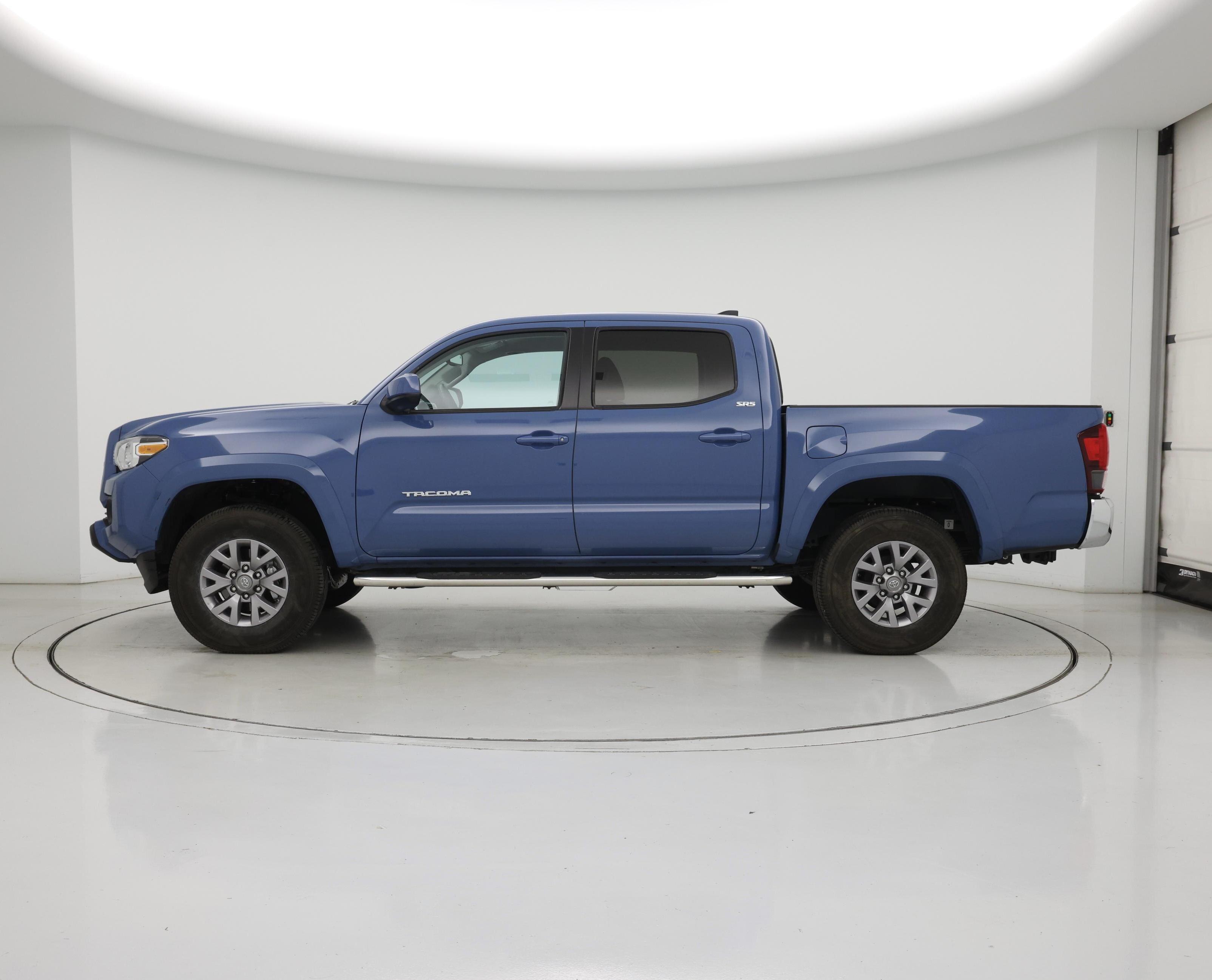 Thumbnail: 2019 Toyota Tacoma - 3