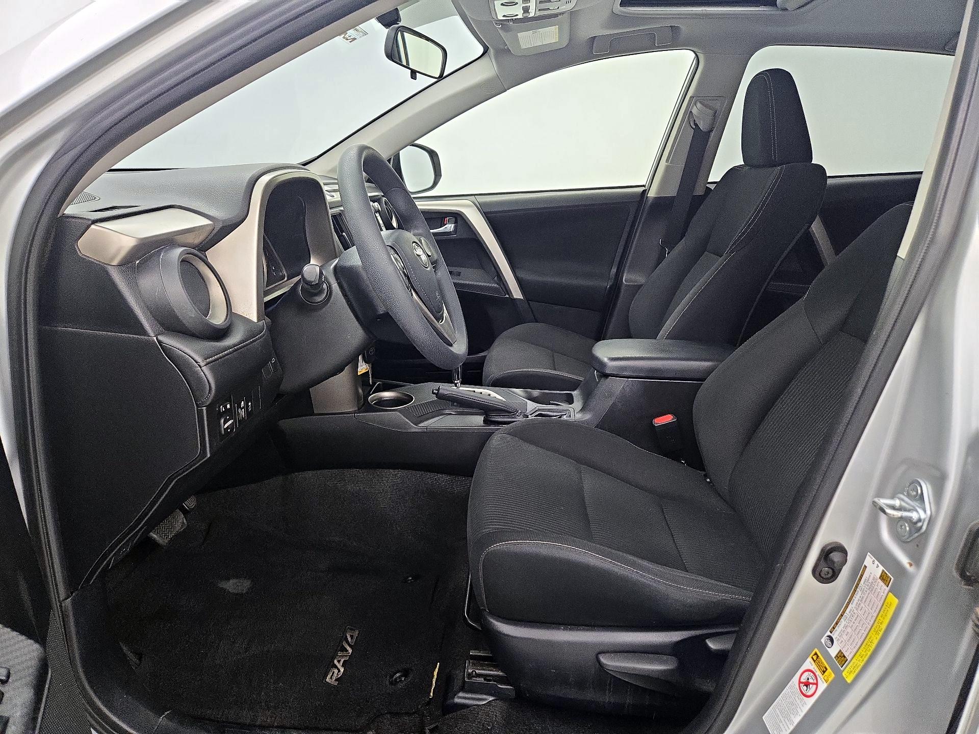 Thumbnail: 2015 Toyota RAV4 - 11