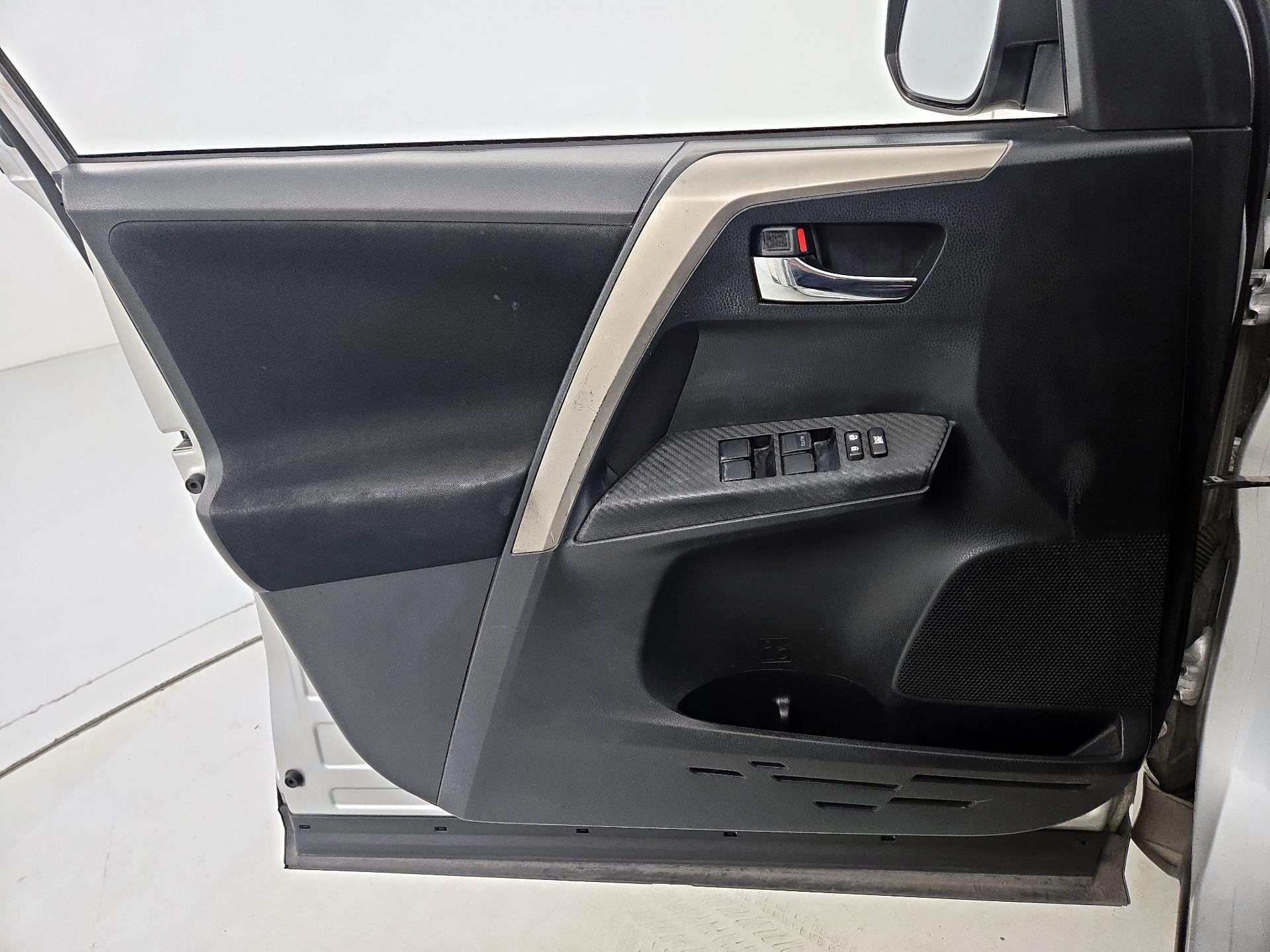 Thumbnail: 2015 Toyota RAV4 - 12