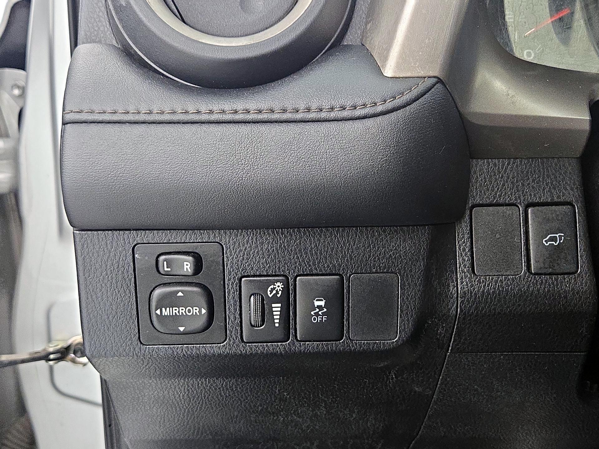 Thumbnail: 2015 Toyota RAV4 - 13
