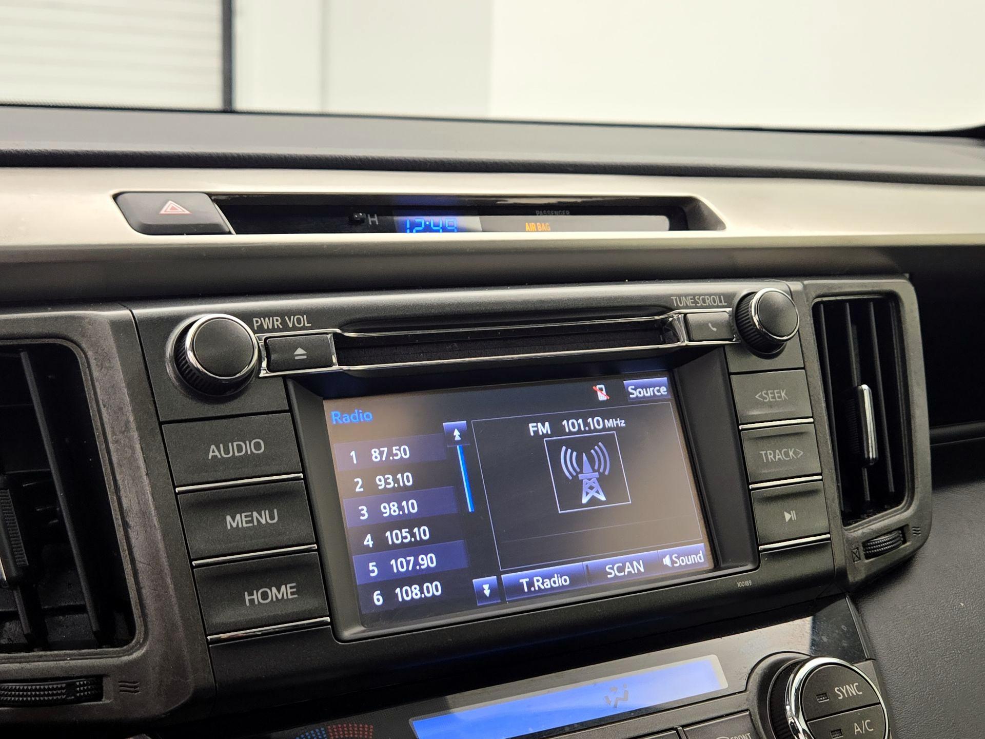 Thumbnail: 2015 Toyota RAV4 - 15