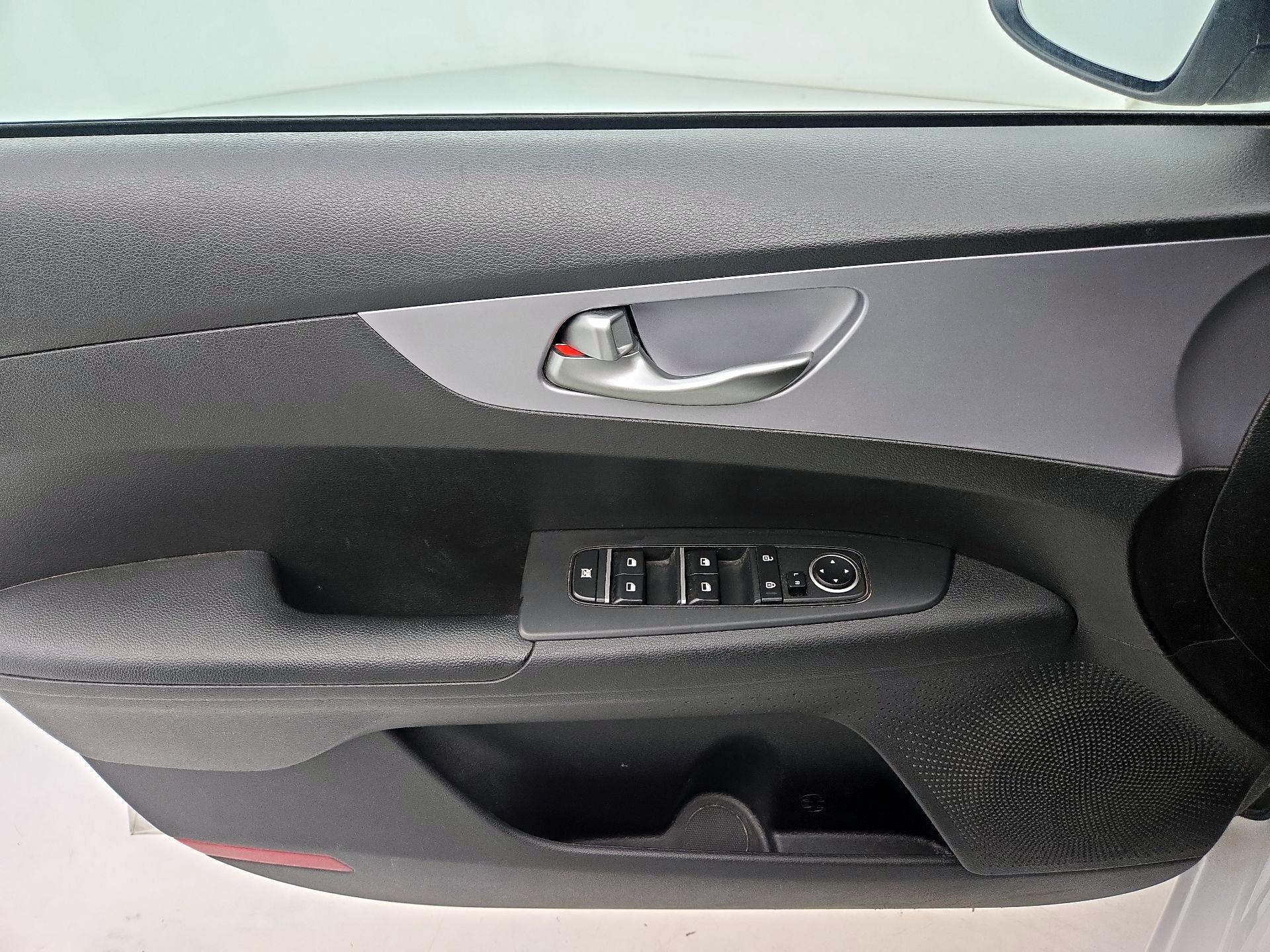 Thumbnail: 2022 Kia Forte - 12